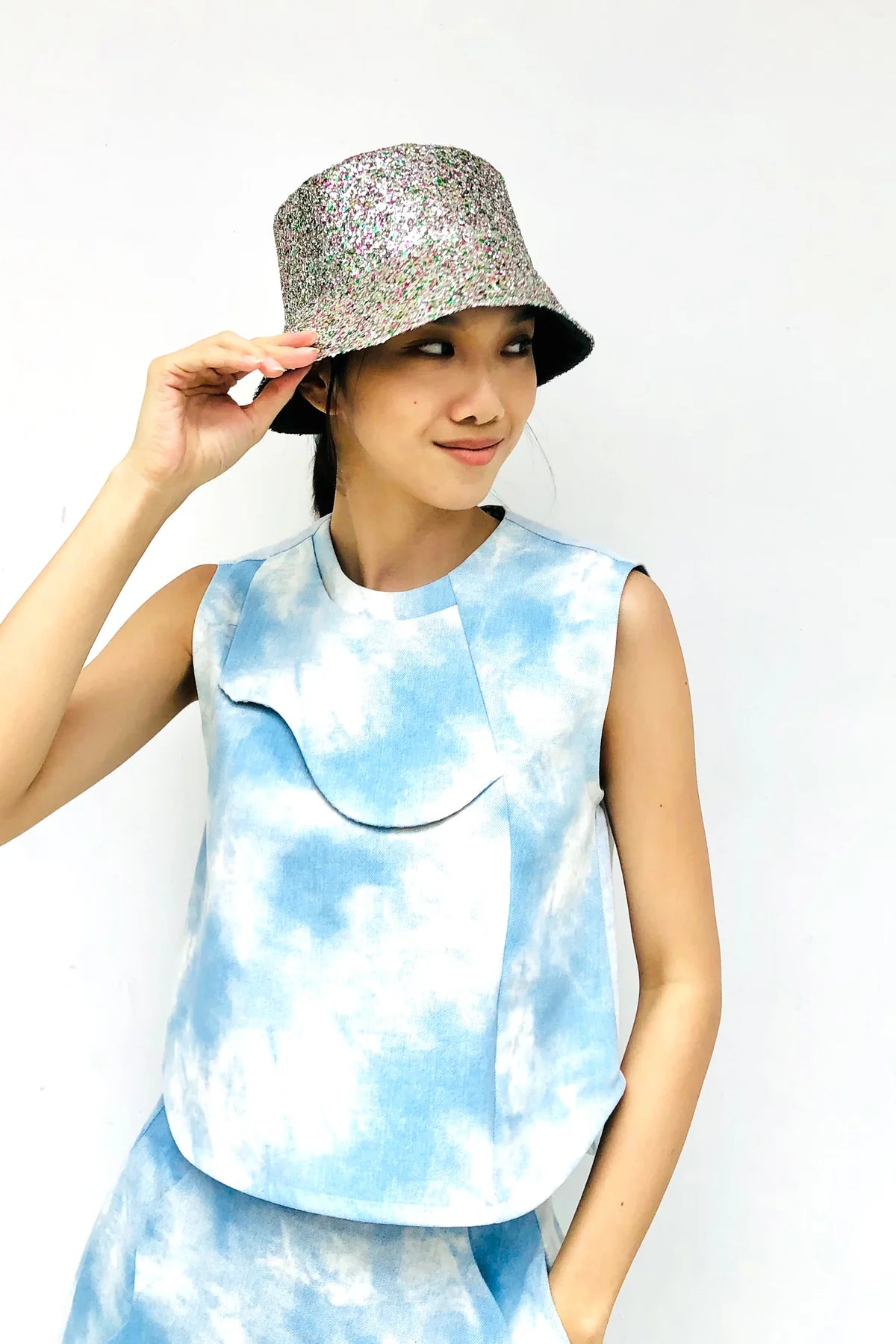 S18 ZHT08 || GLITTER BUCKET HAT || SILVER