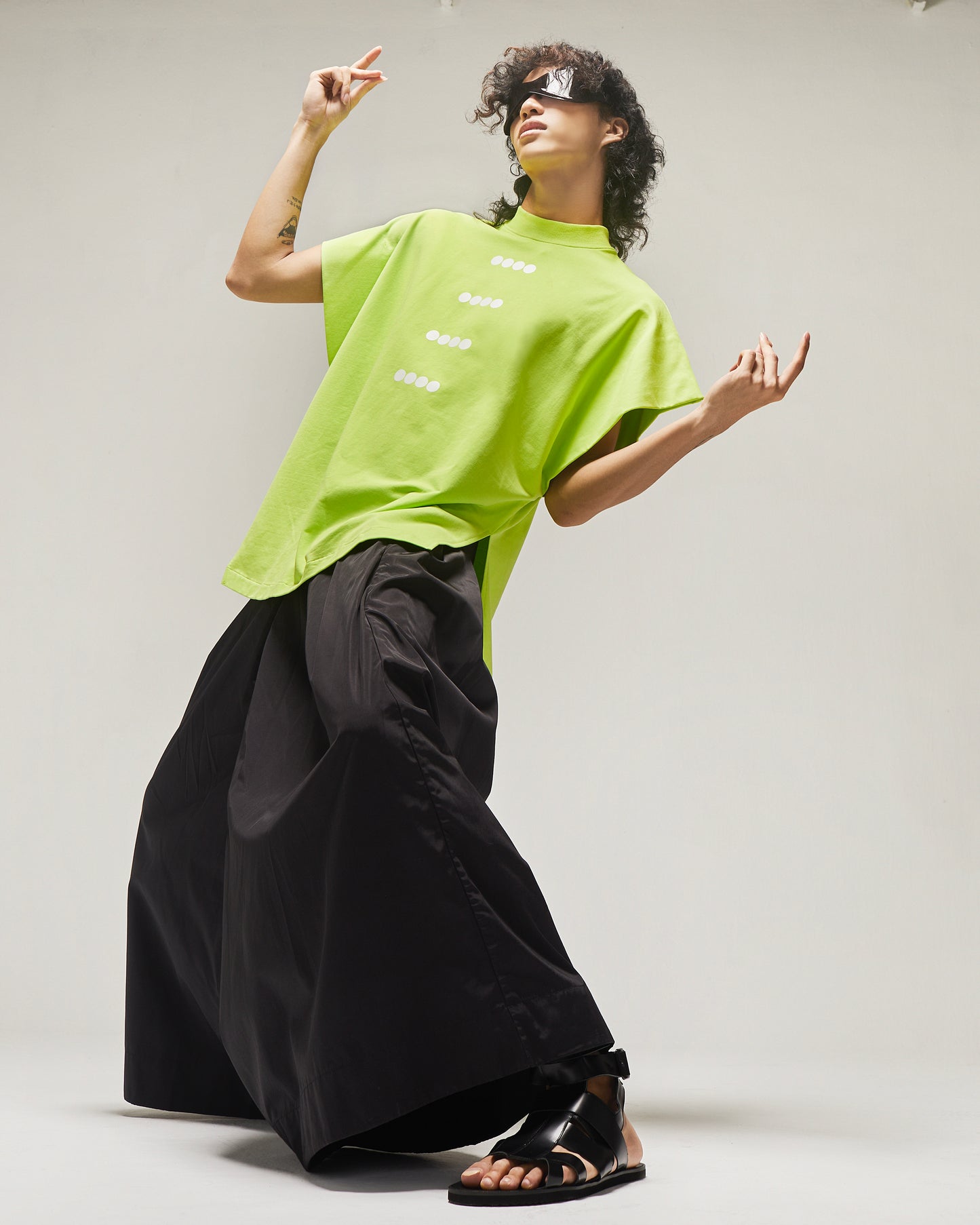 NOIZ N1TP1 WIDE SHOULDER OVERSIZED T-SHIRT