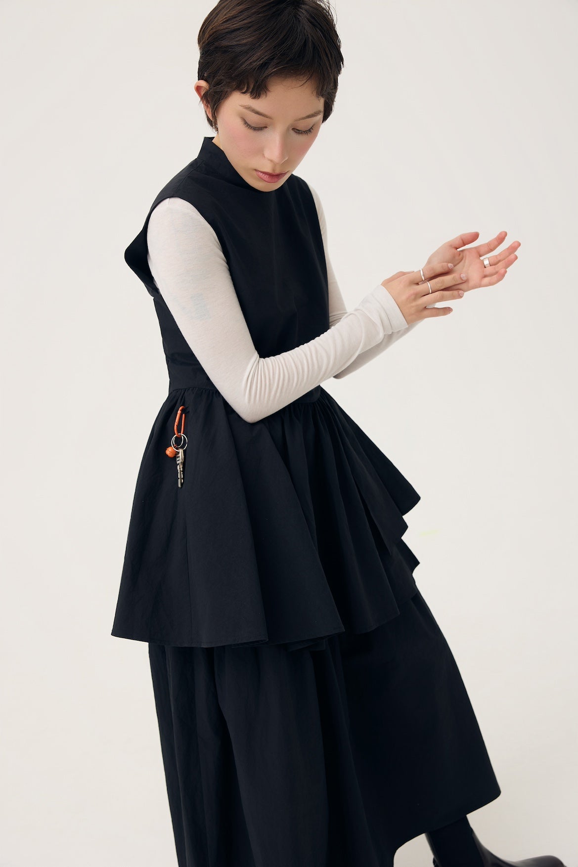 UKABU DRESS IN TONER BLACK