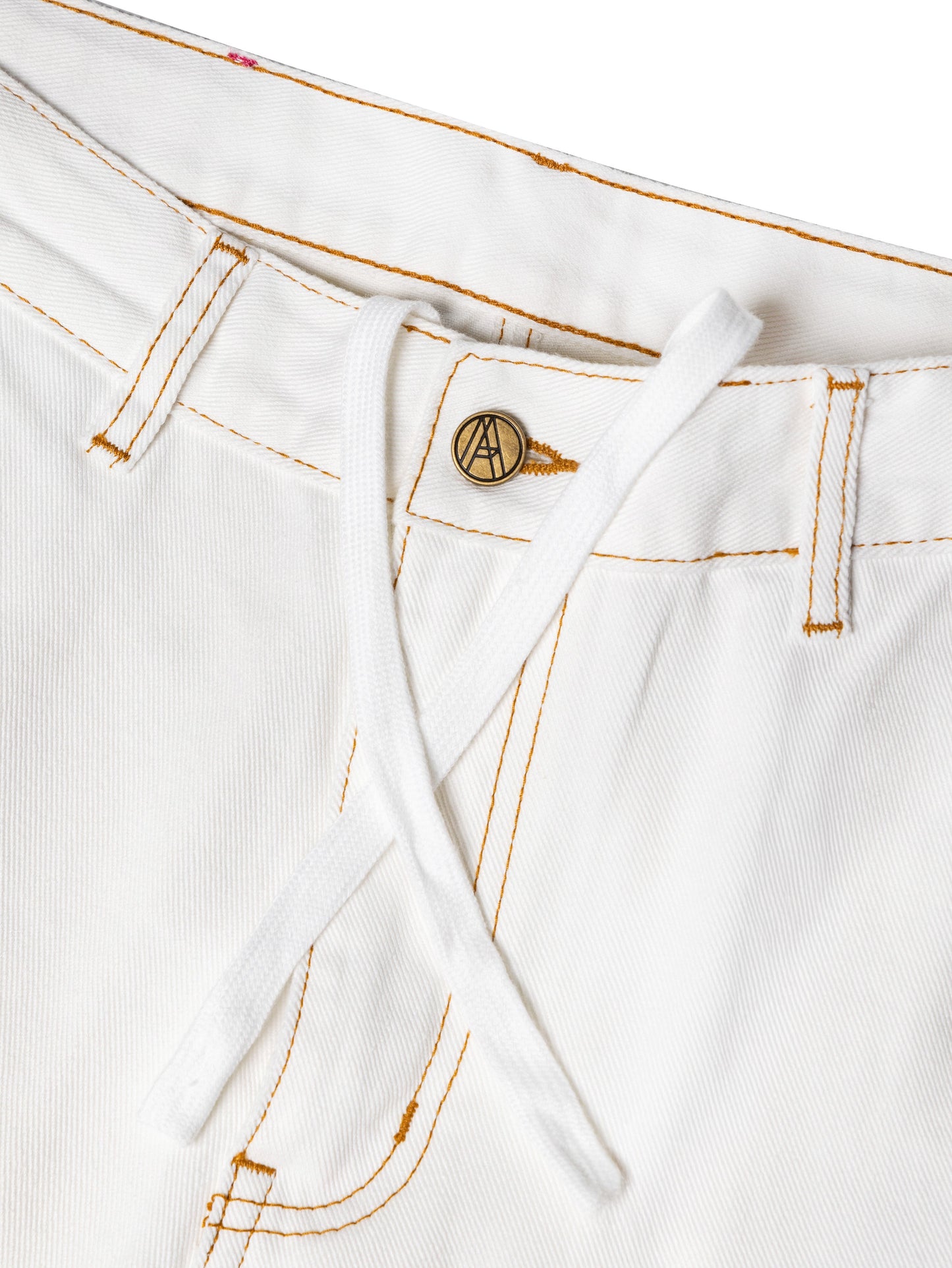 D. KNEE MONEY SHORTS WHITE