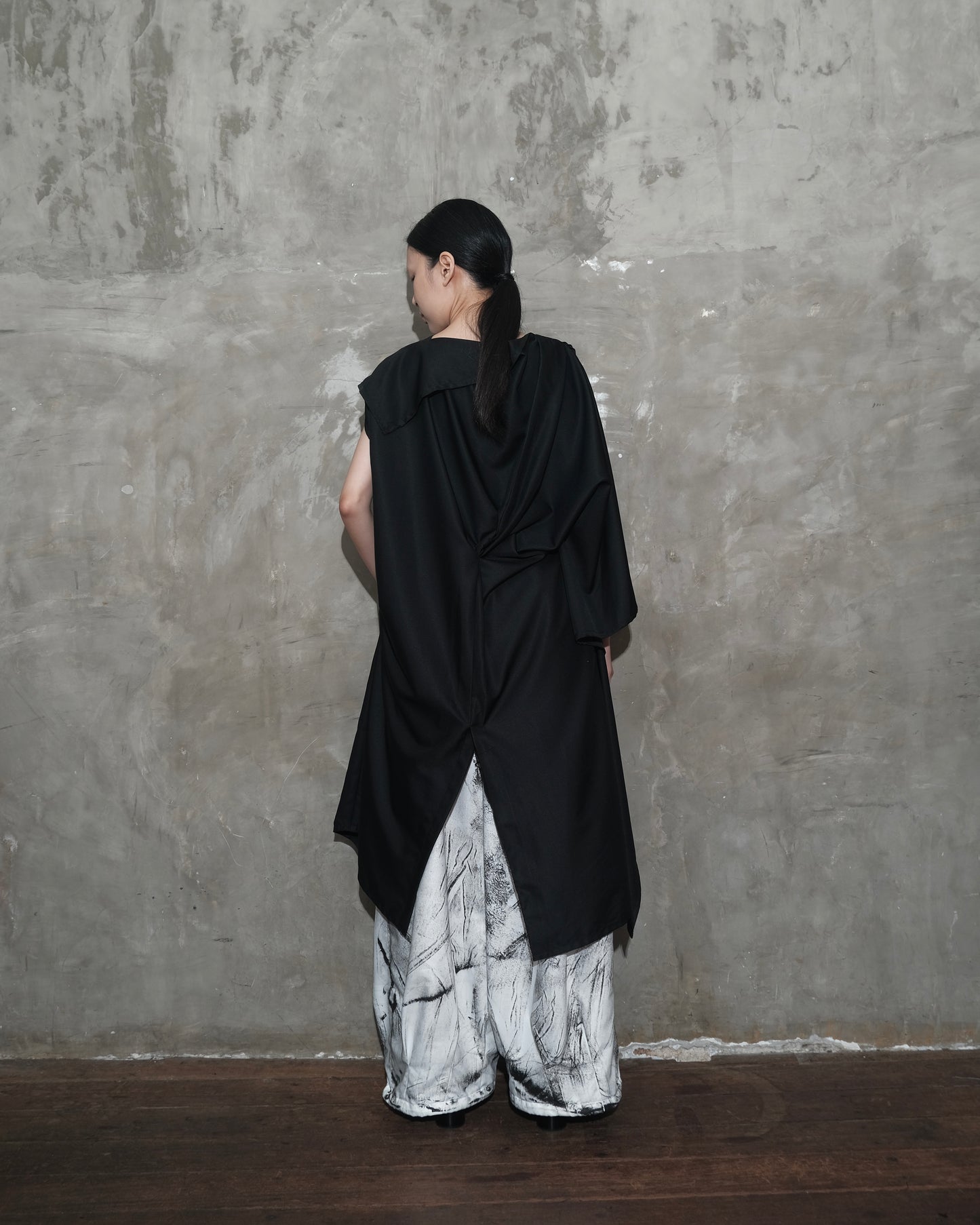 Kelawar Draped in Black
