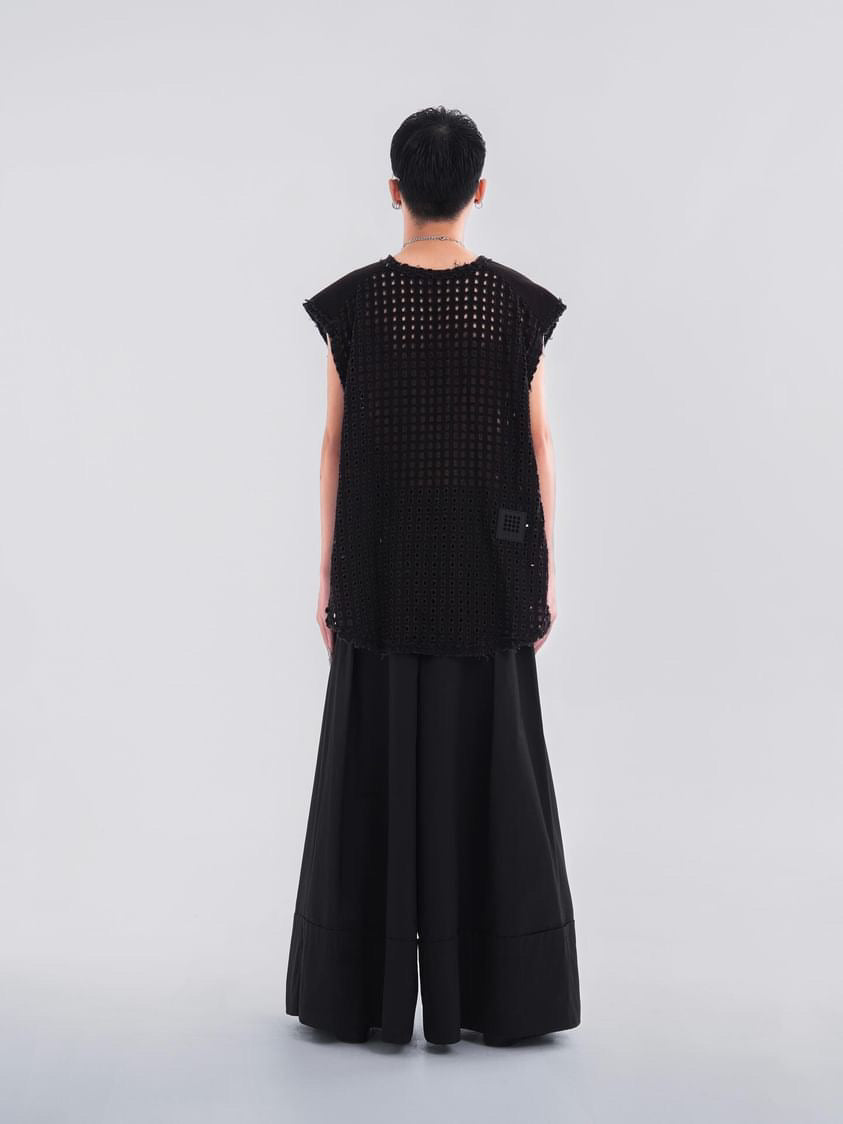 NOIZ N5TP3 SLEEVELESS HOLLOW OUT TOP - BLACK