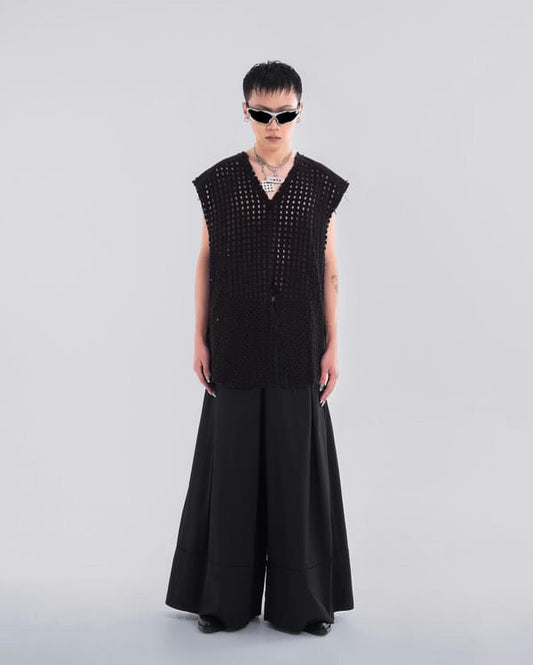 NOIZ N5TP3 SLEEVELESS HOLLOW OUT TOP - BLACK