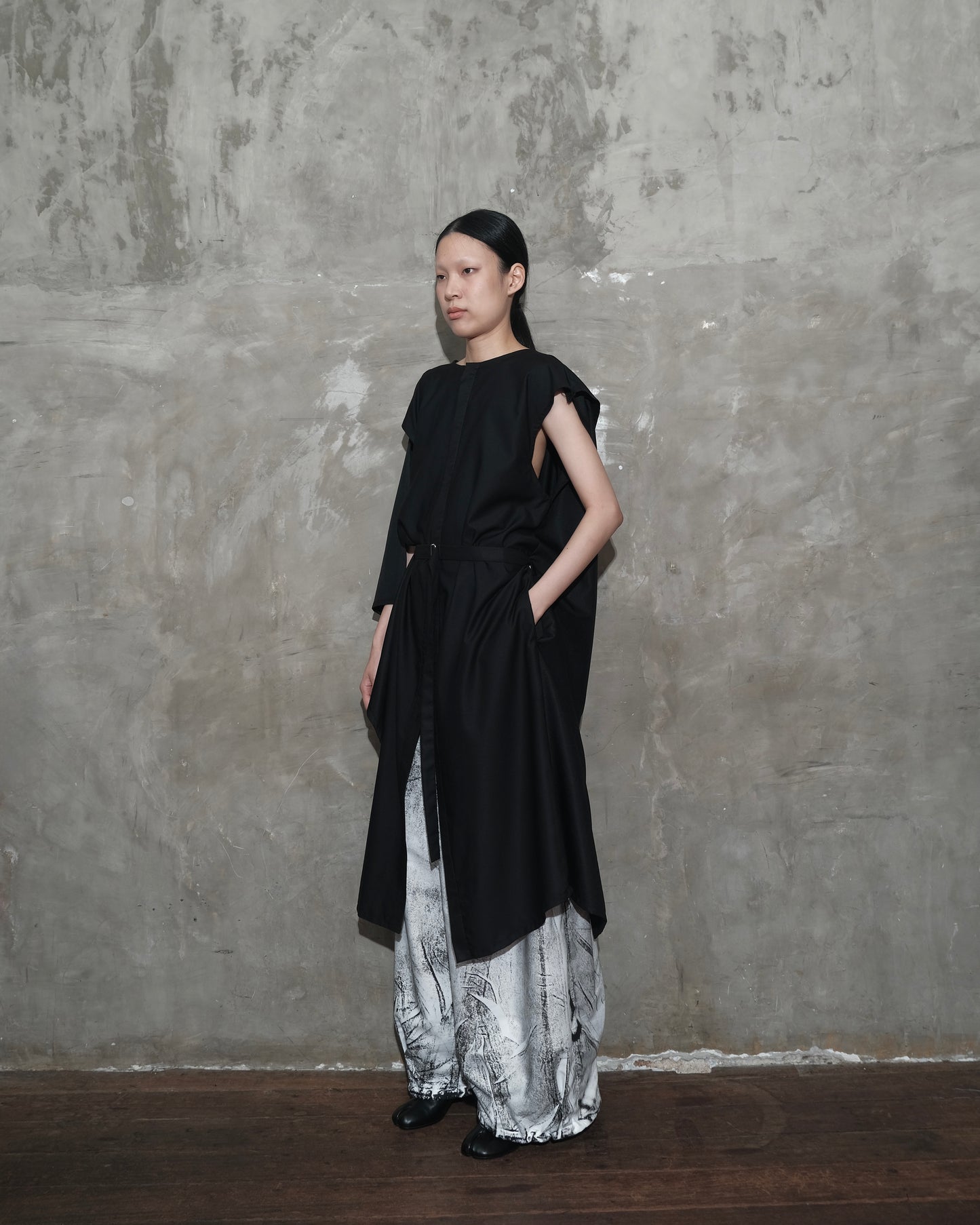 Kelawar Draped in Black