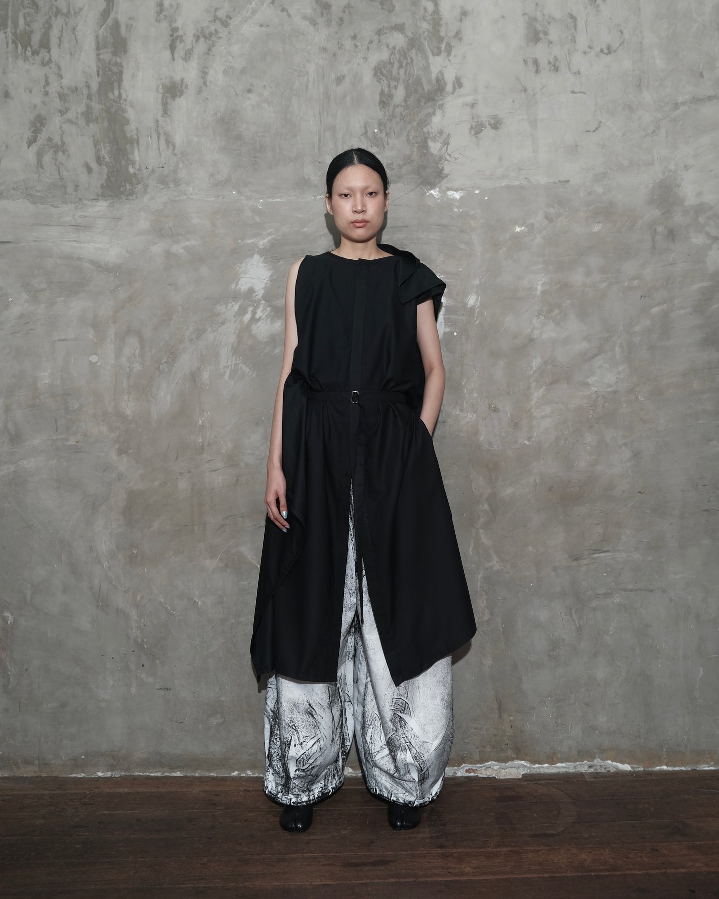 Kelawar Draped in Black
