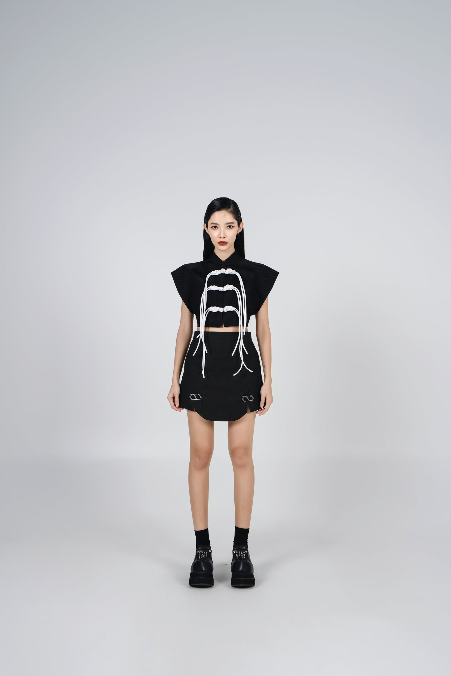 NOIZ N6SK1 ‘S’ BUCKLE DENIM MINI SKIRT