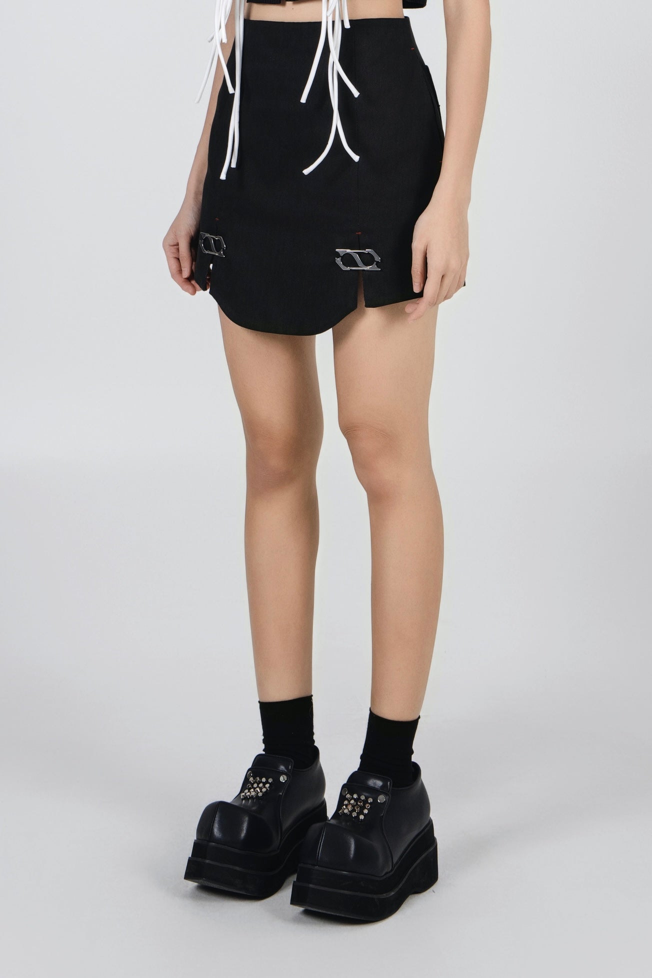 NOIZ N6SK1 ‘S’ BUCKLE DENIM MINI SKIRT
