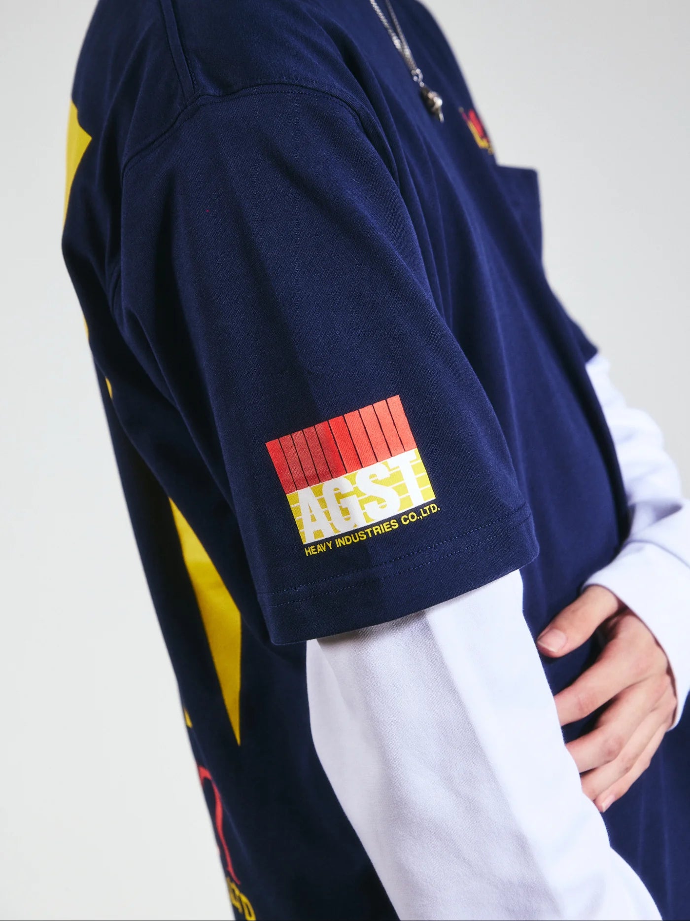 HEAVY INDUSTRIES TEE NAVY