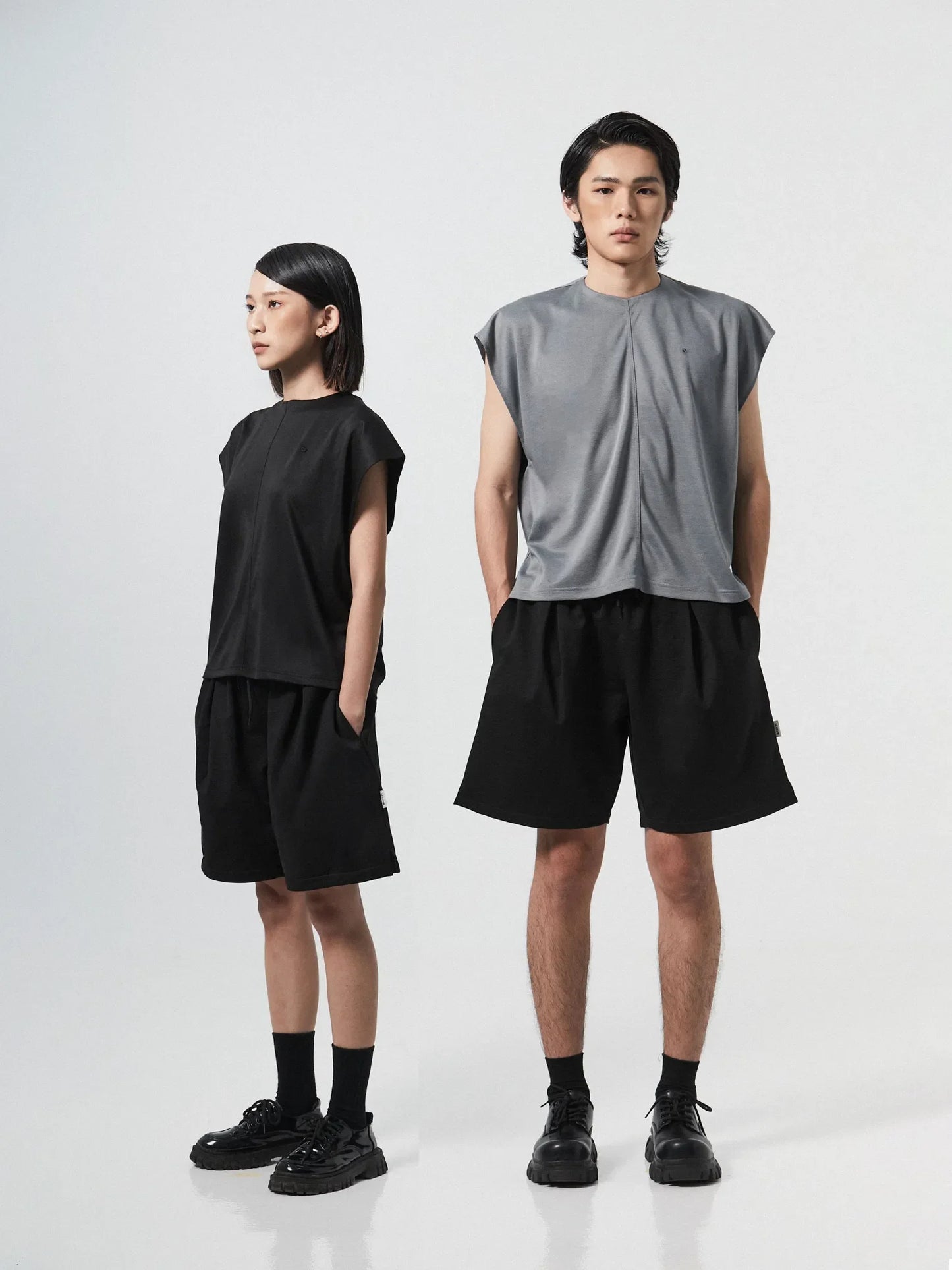 ORDINARY CAP SLEEVE TOP | BLACK