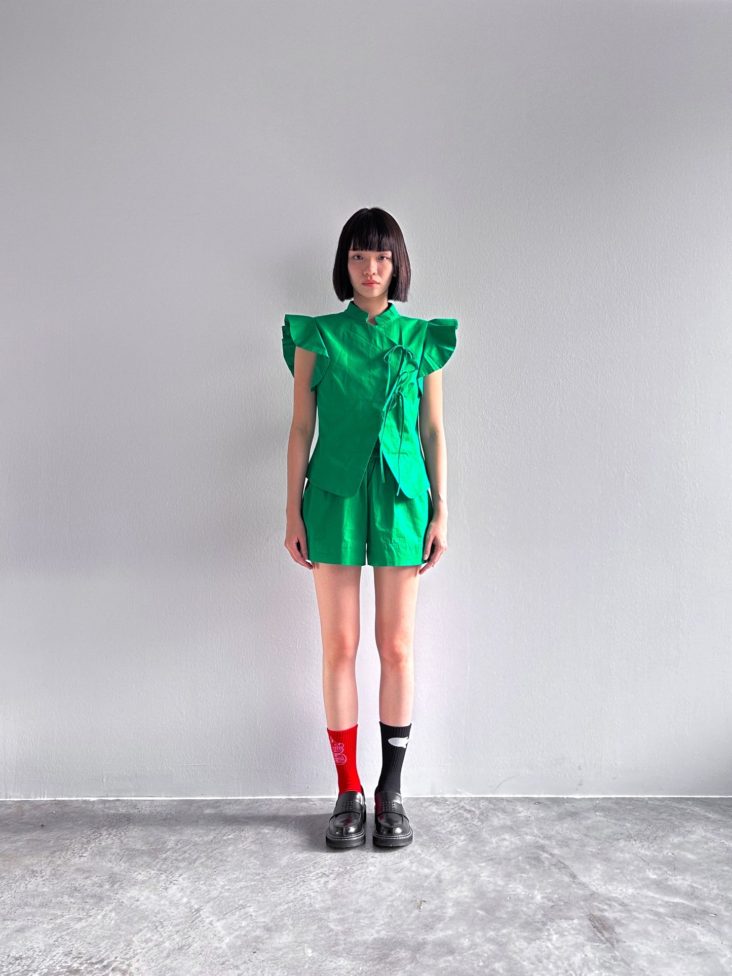 NOIZ N4TP6 PLEATED SHOULDER TIE-FRONT TOP - GREEN