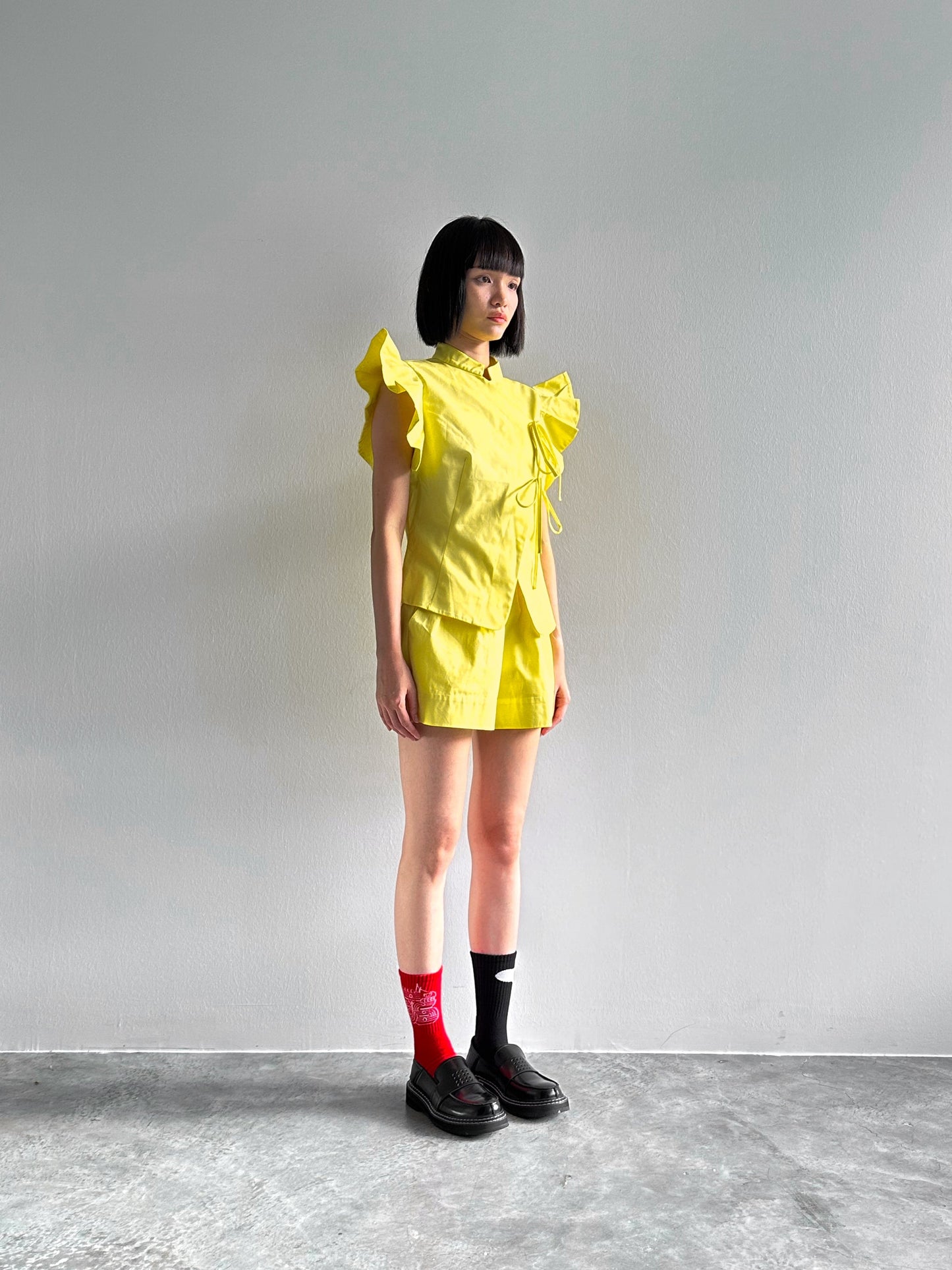 NOIZ N4TP6 PLEATED SHOULDER TIE-FRONT TOP - YELLOW
