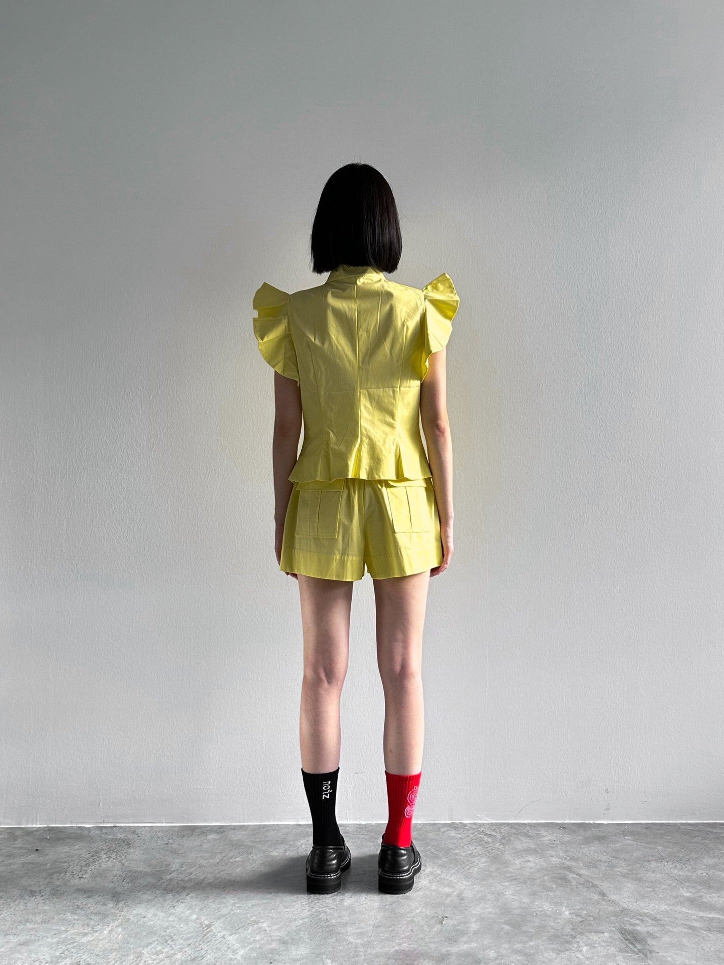 NOIZ N4TP6 PLEATED SHOULDER TIE-FRONT TOP - YELLOW