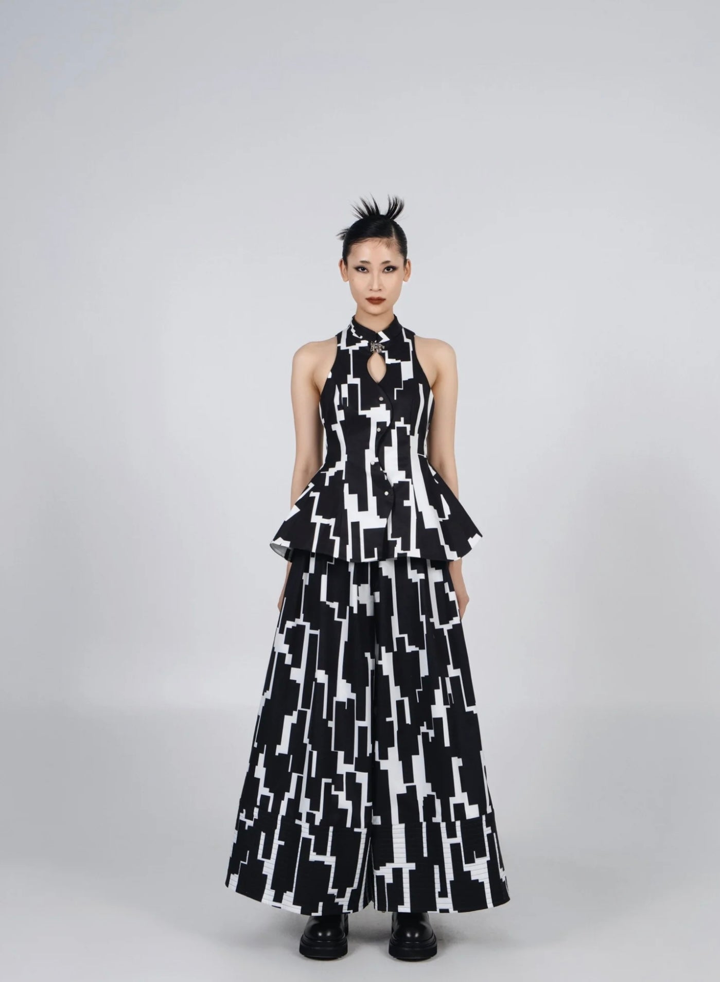 CNY SHANI CHINESE COLLAR METAL CLASP HOLLOW TOP - LIGETI PRINT