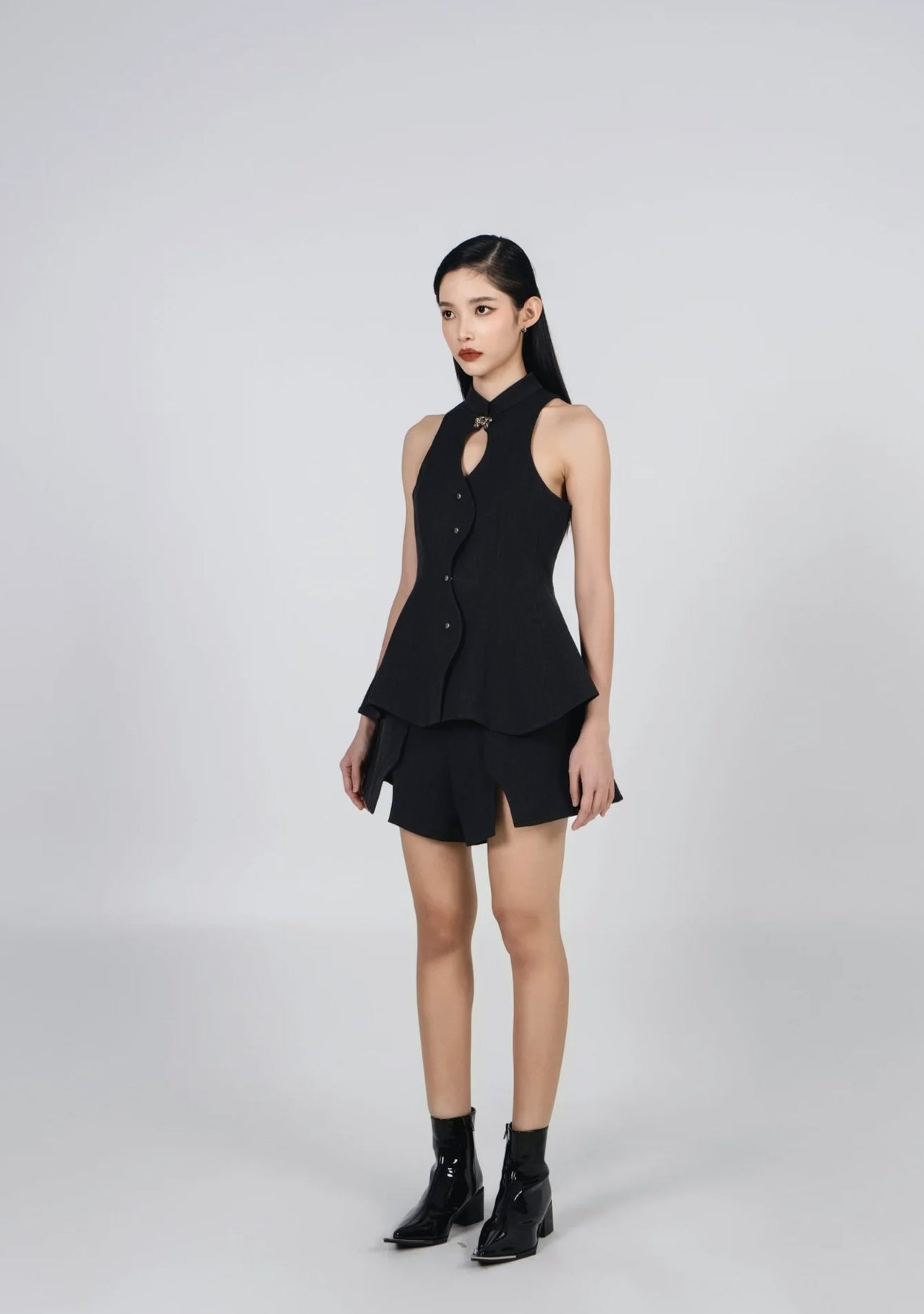 CNY SHANI CHINESE COLLAR METAL CLASP HOLLOW TOP - BLACK