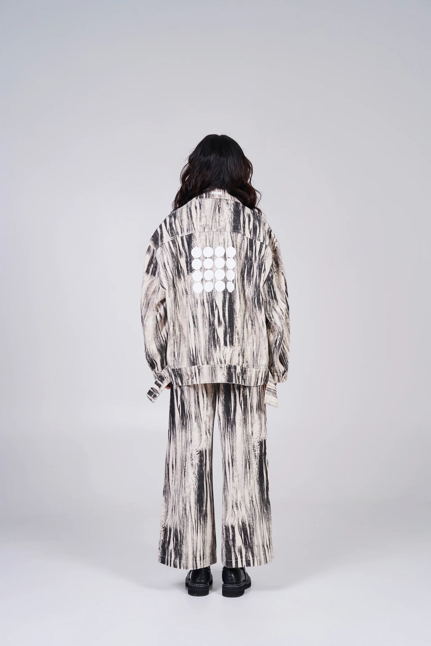 NOIZ N4JK2 OVERSIZED LOGO DISTORTED PRINT DENIM JACKET - BLACK