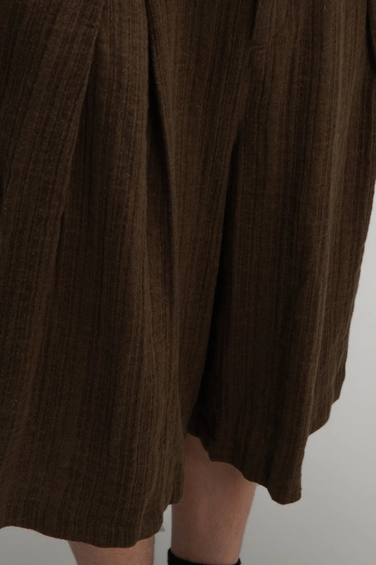 Gender Neutral Front Box Pleated Shorts (Brown)
