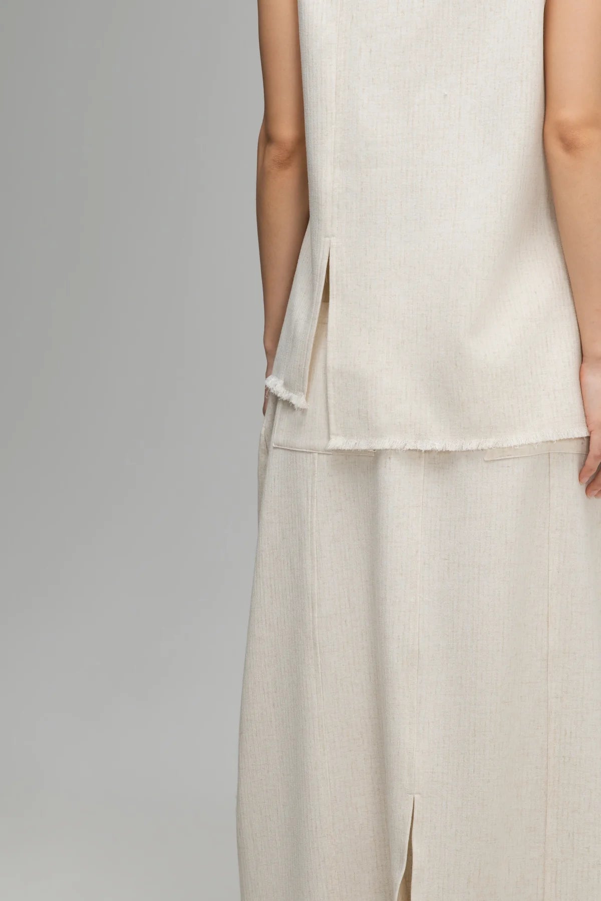 Raw Hem Skewed Button-Up Tank Top (Off White)