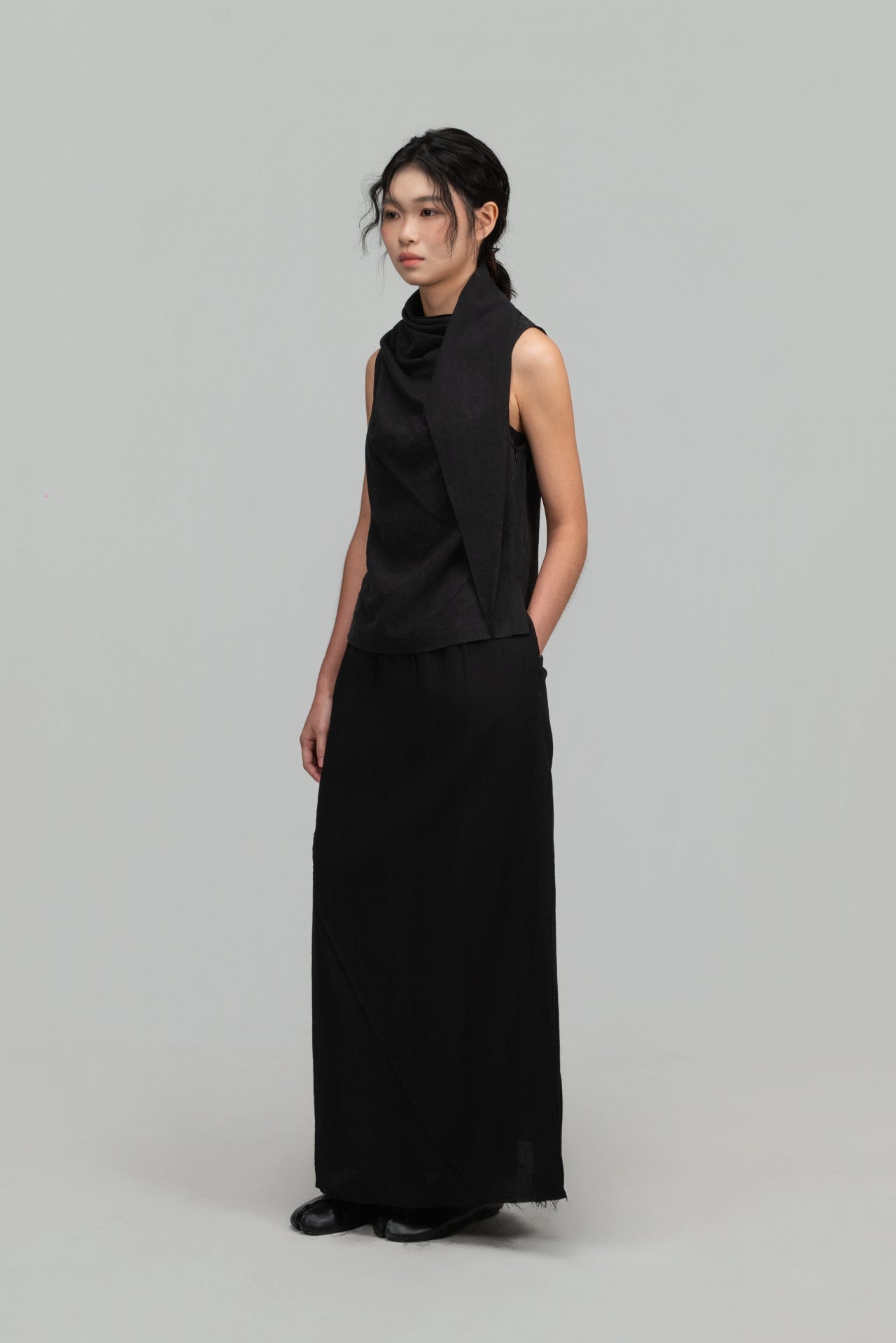 Triangle Neck-Scarf Tank Top (Black) - BEV C multi label store