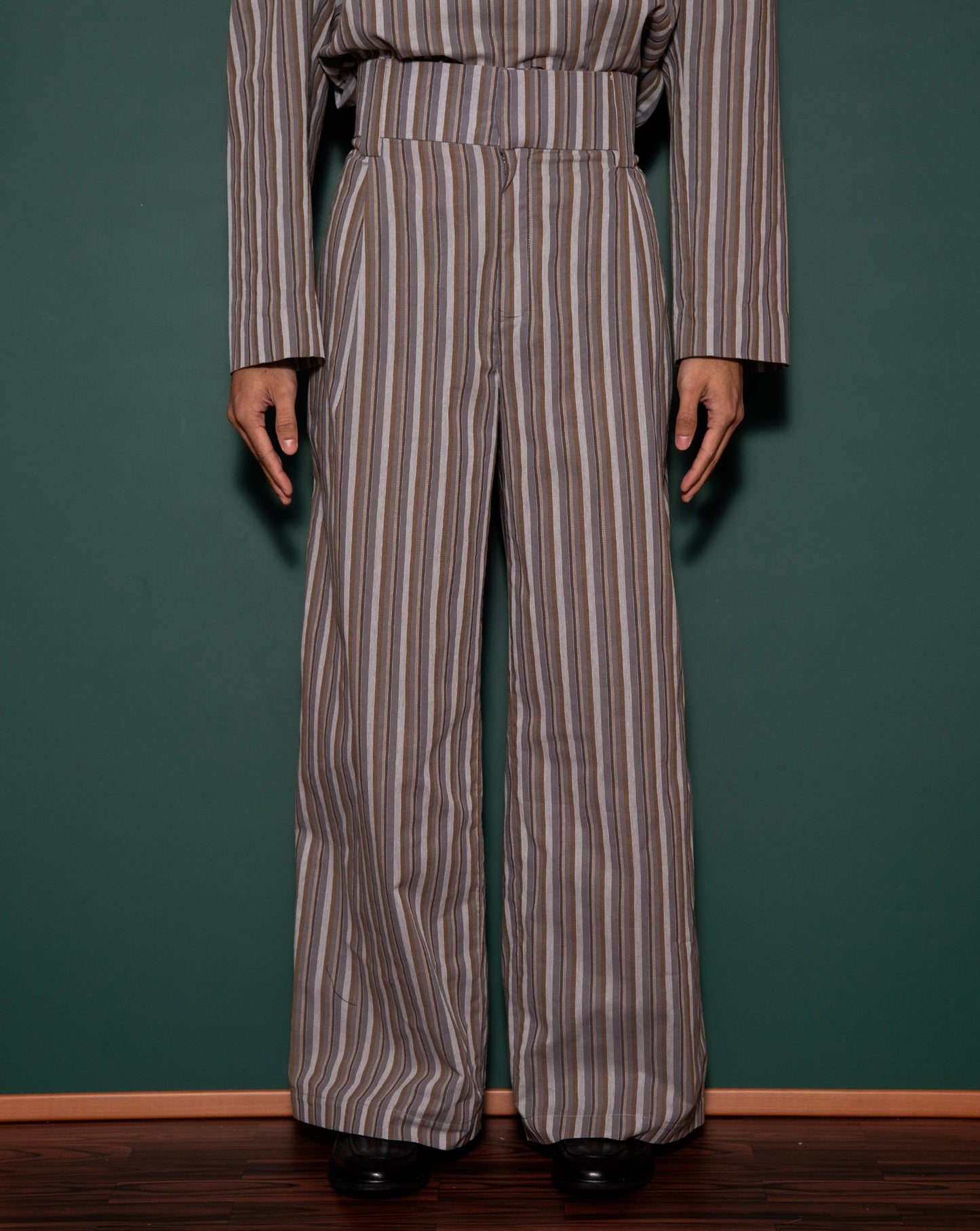 Kemeja Bahu (Grey Brown Stripes)