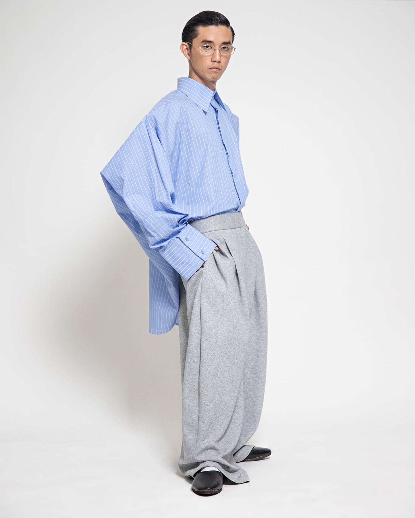 Kemeja Jalur Biru Putih