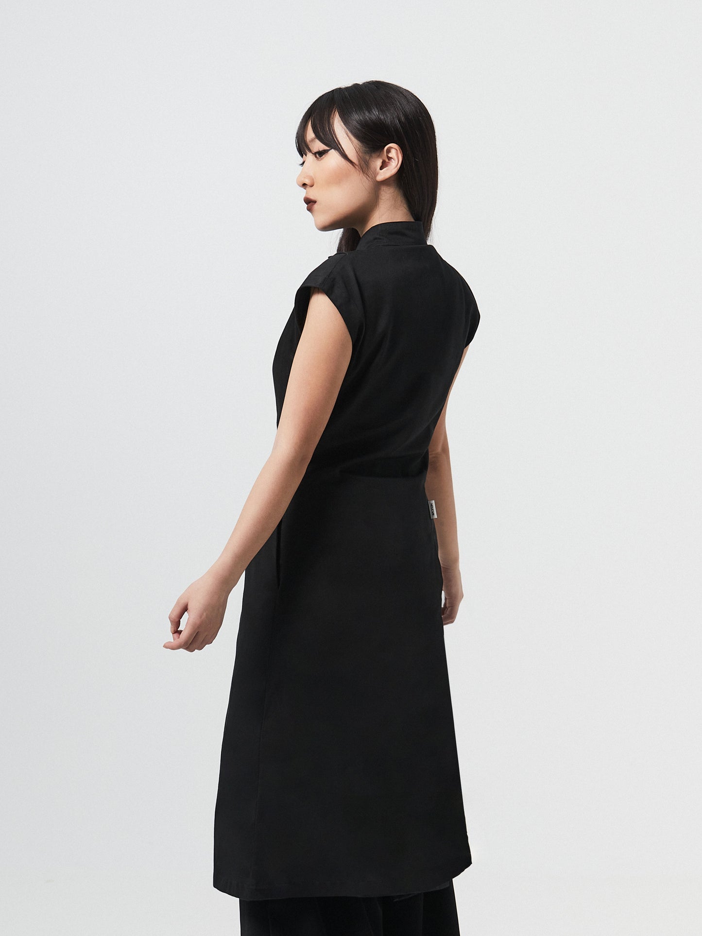 DOUBLE-SLIT SLEEVELESS DRESS TOP