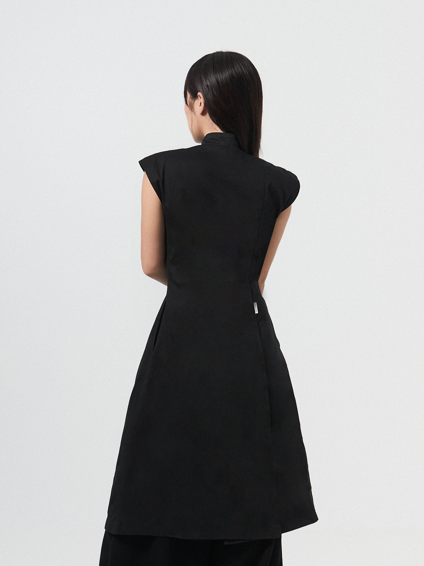 DOUBLE-SLIT SLEEVELESS DRESS TOP