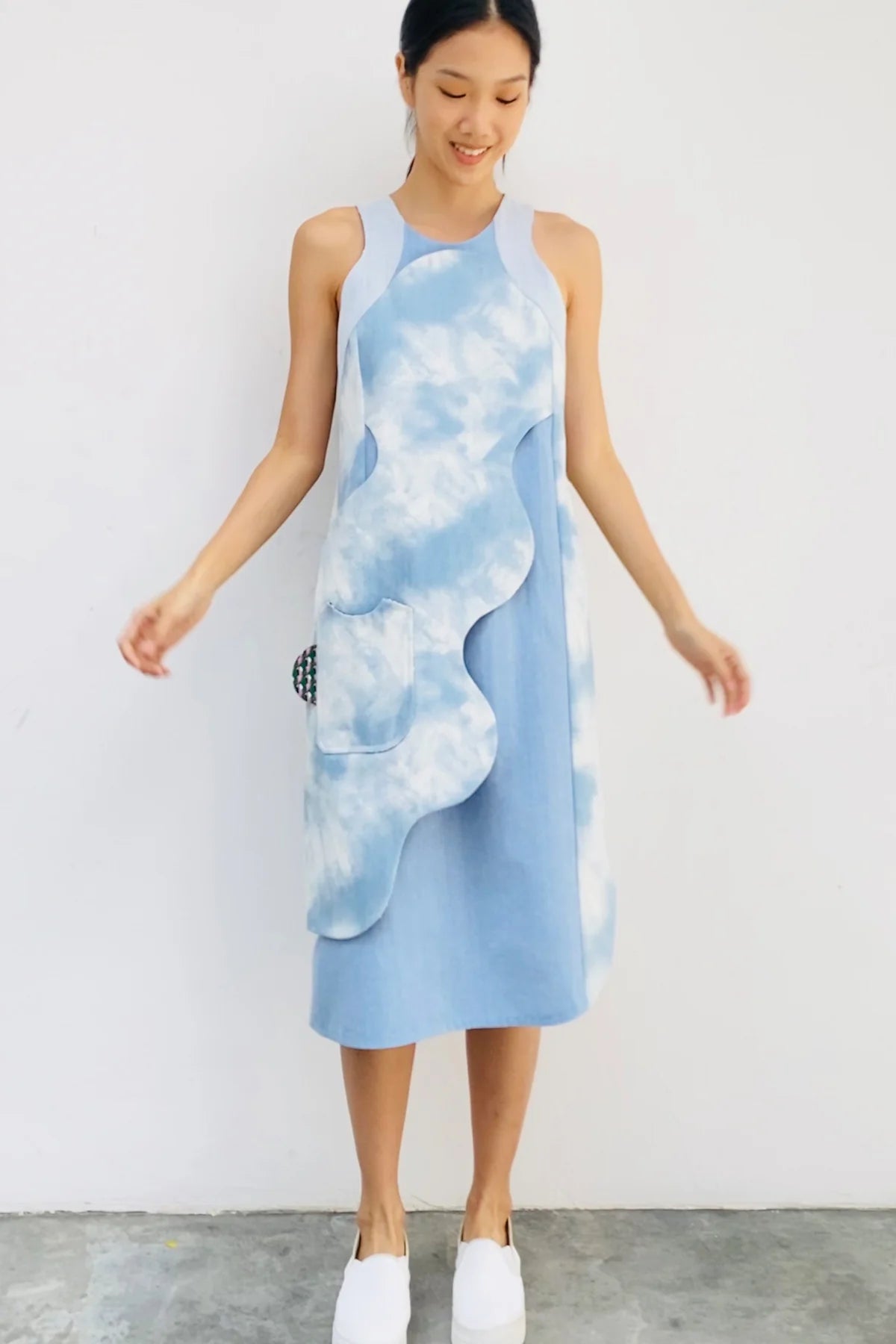 S18 DD03A || CUT IN LIGHT DENIM RIPPLE DRESS