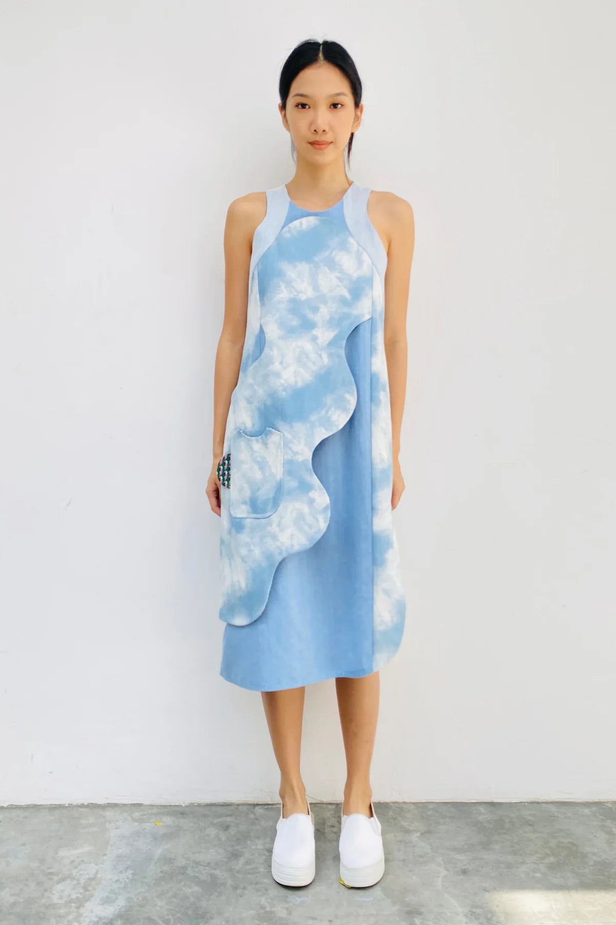 S18 DD03A || CUT IN LIGHT DENIM RIPPLE DRESS