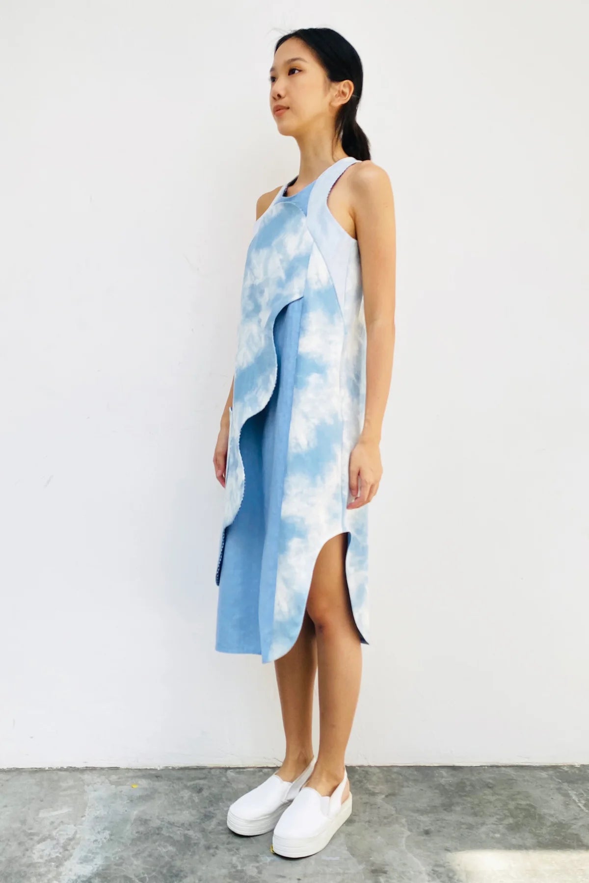 S18 DD03A || CUT IN LIGHT DENIM RIPPLE DRESS