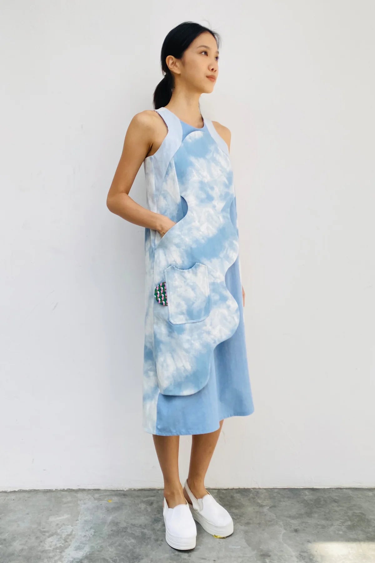 S18 DD03A || CUT IN LIGHT DENIM RIPPLE DRESS