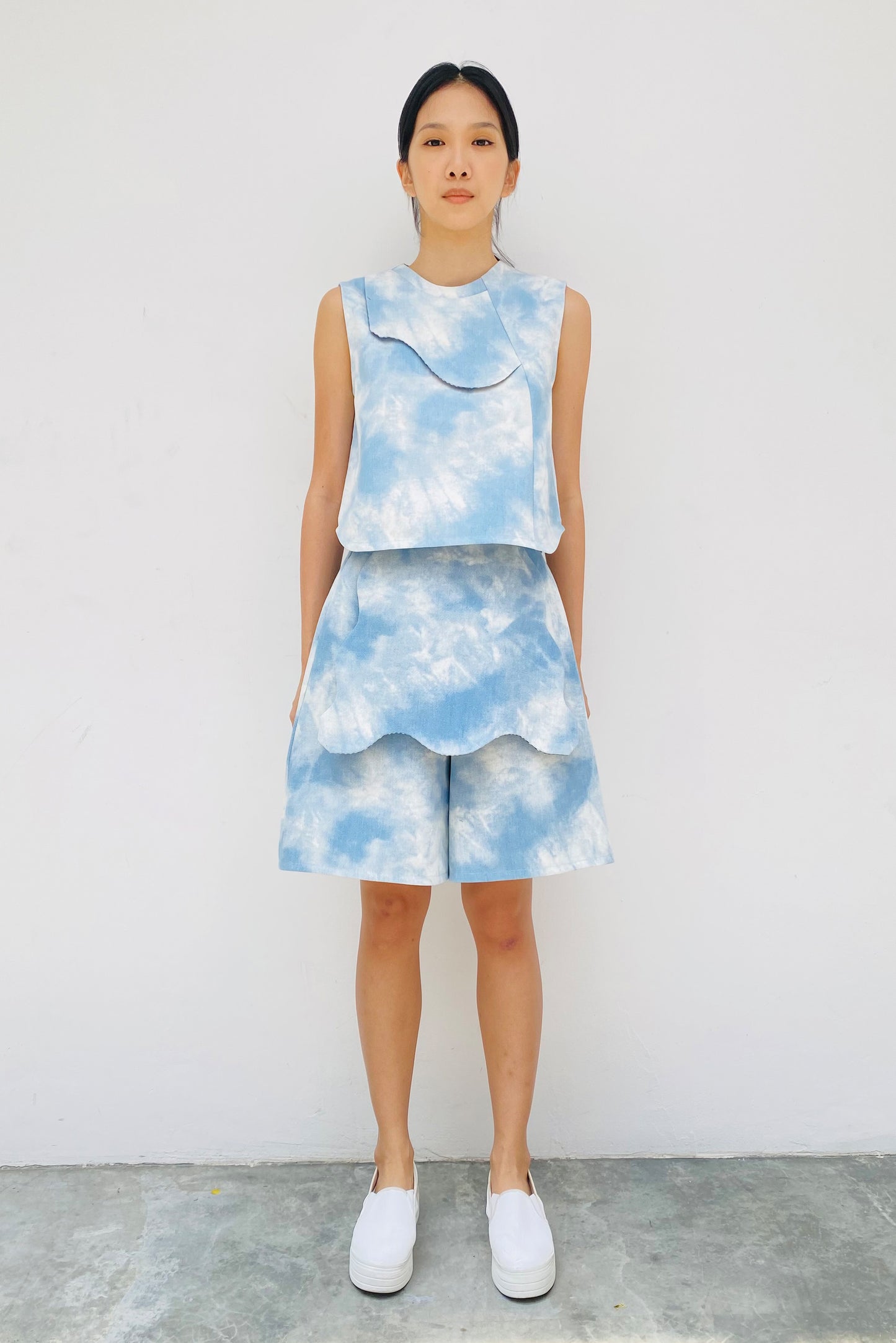 S18 SP02 || SKY DENIM SHORTS WITH RIPPLED FLAP