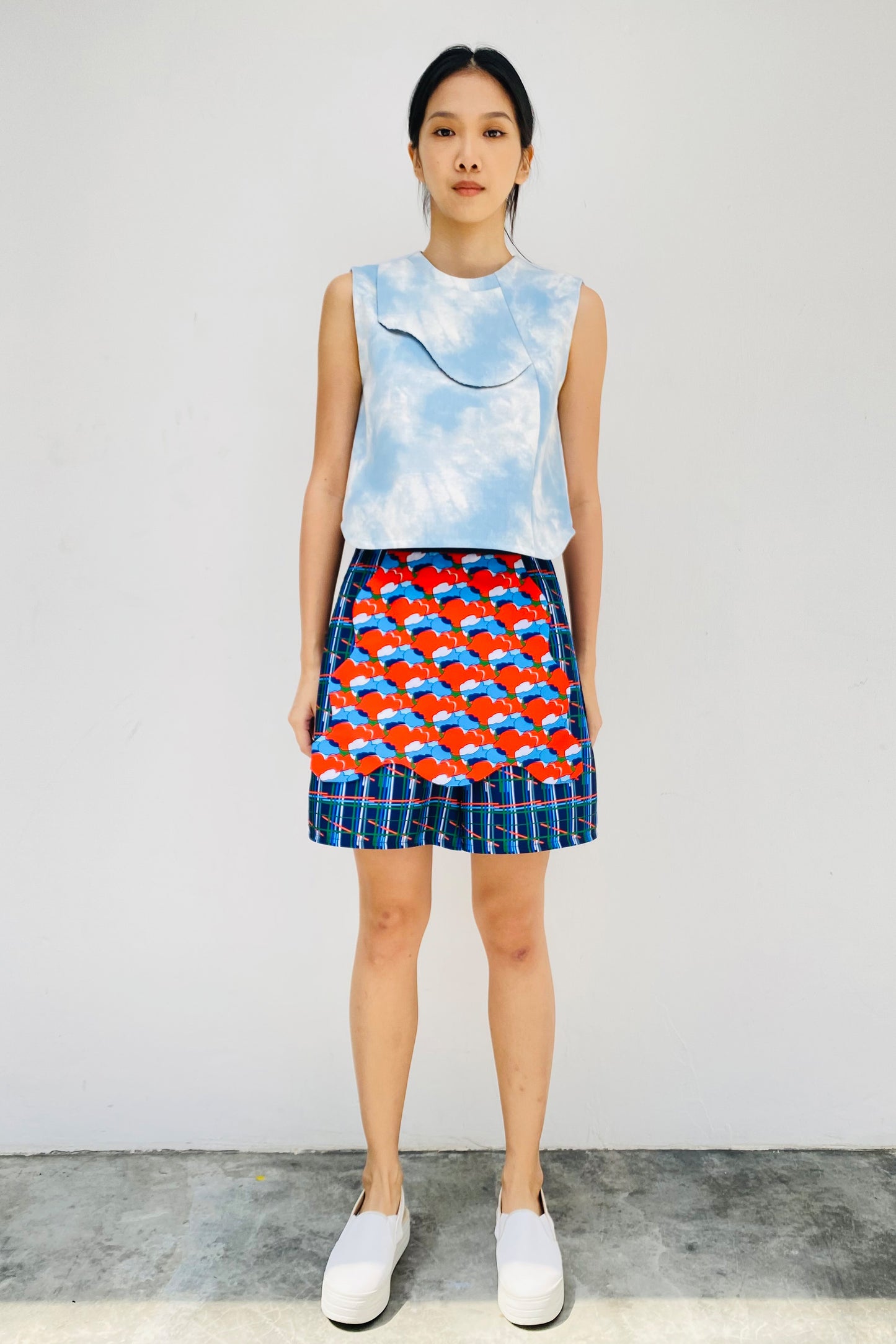 S18 SP04B || ORANGE TOMATO SHORTS WITH RIPPLED FLAP