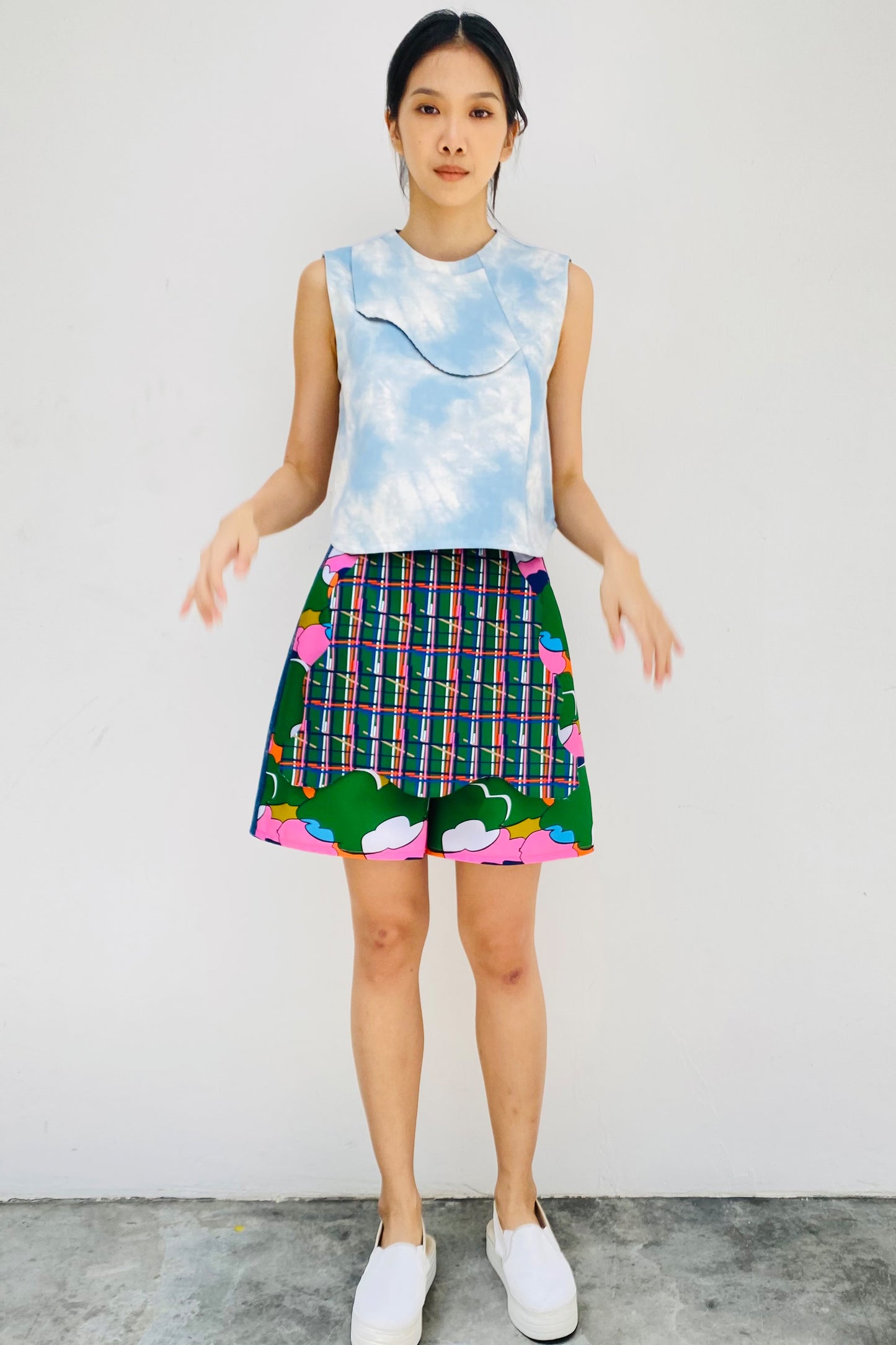 S18 SP04C || GREEN TOMATO SHORTS WITH RIPPLED FLAP
