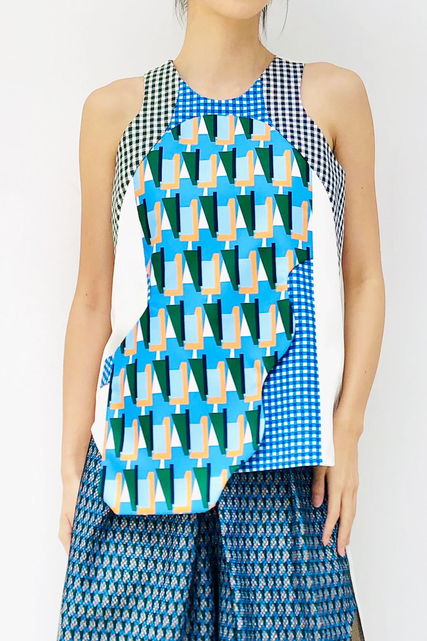 S18 TT02A || CUT IN BLUE CARROT TOP