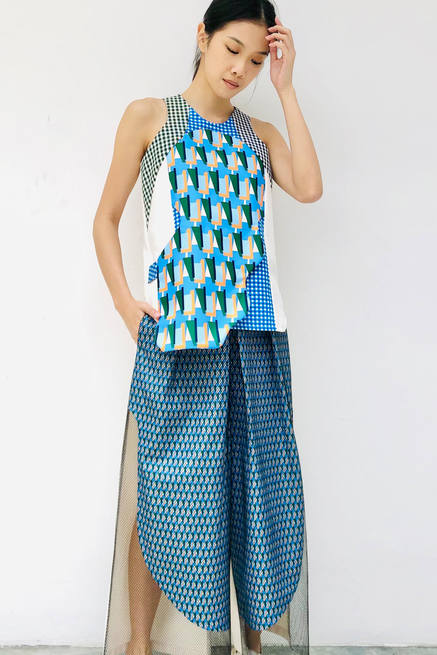 S18 TT02A || CUT IN BLUE CARROT TOP