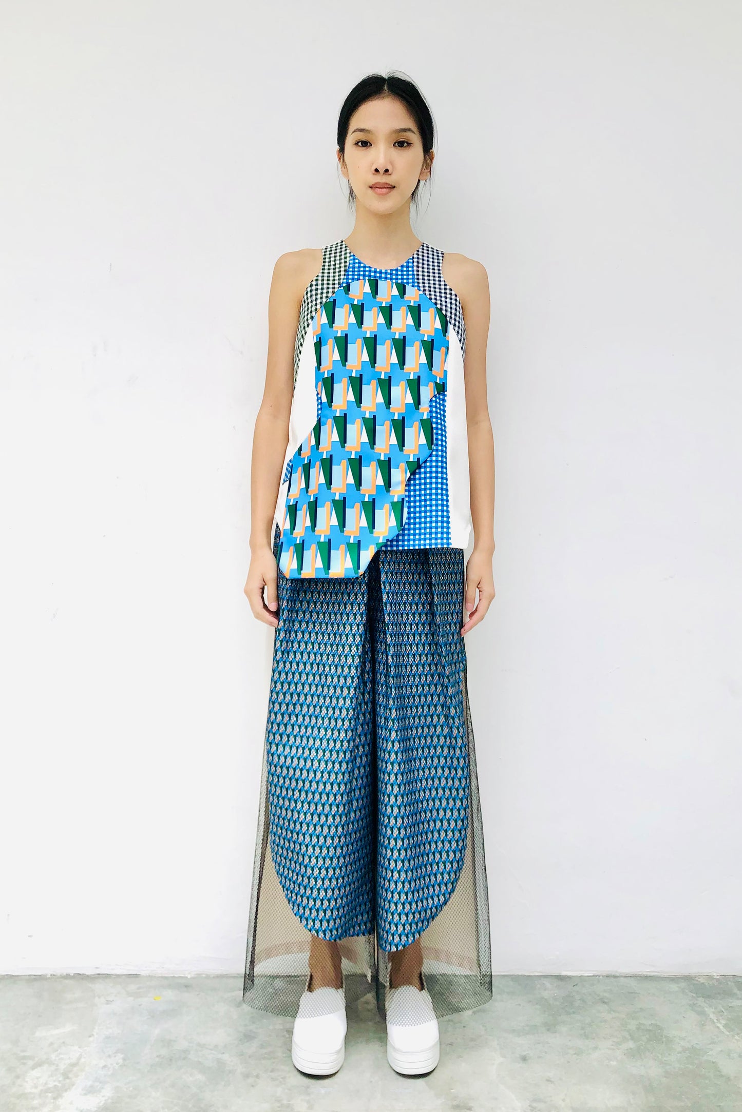 S18 TT02A || CUT IN BLUE CARROT TOP