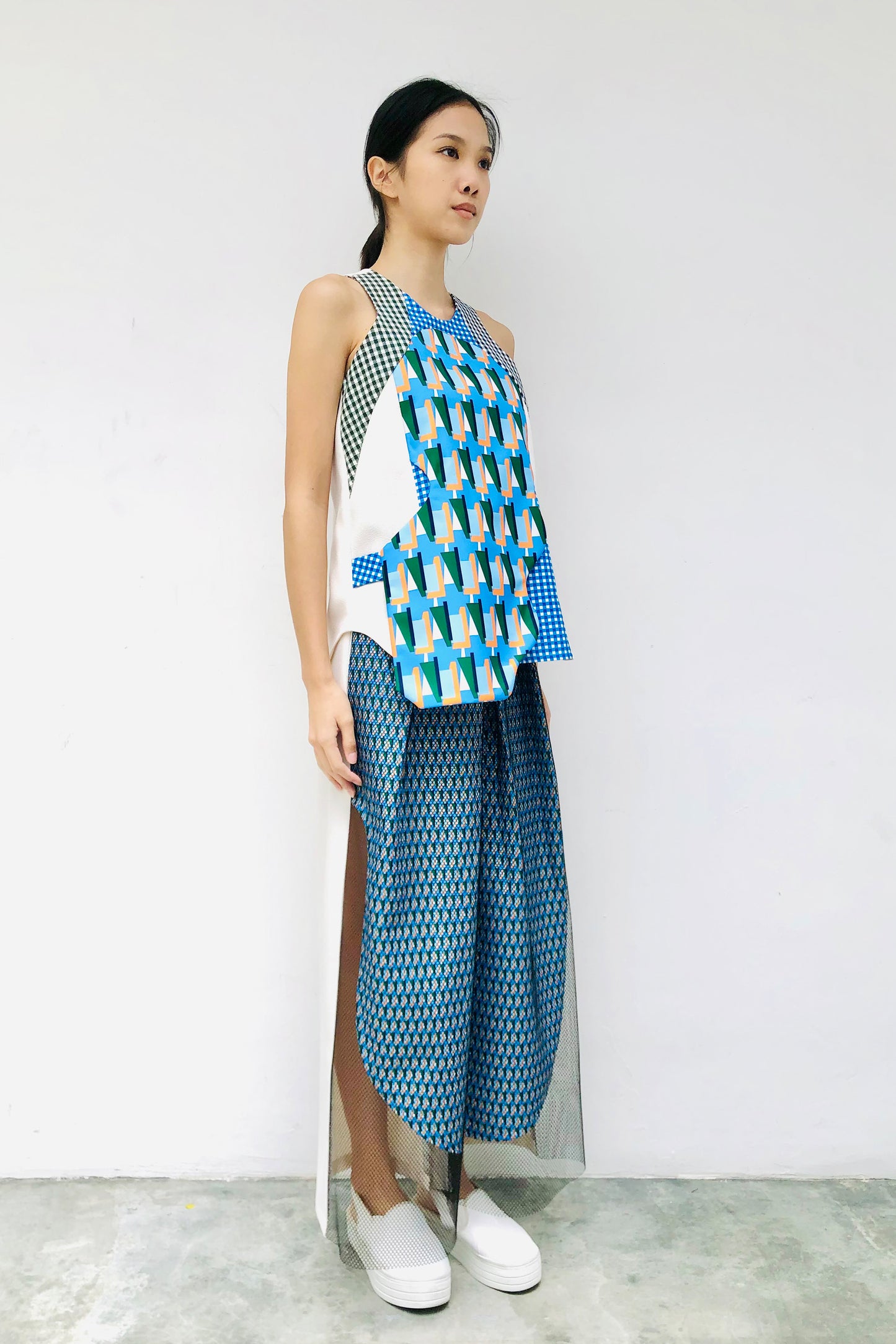 S18 TT02A || CUT IN BLUE CARROT TOP