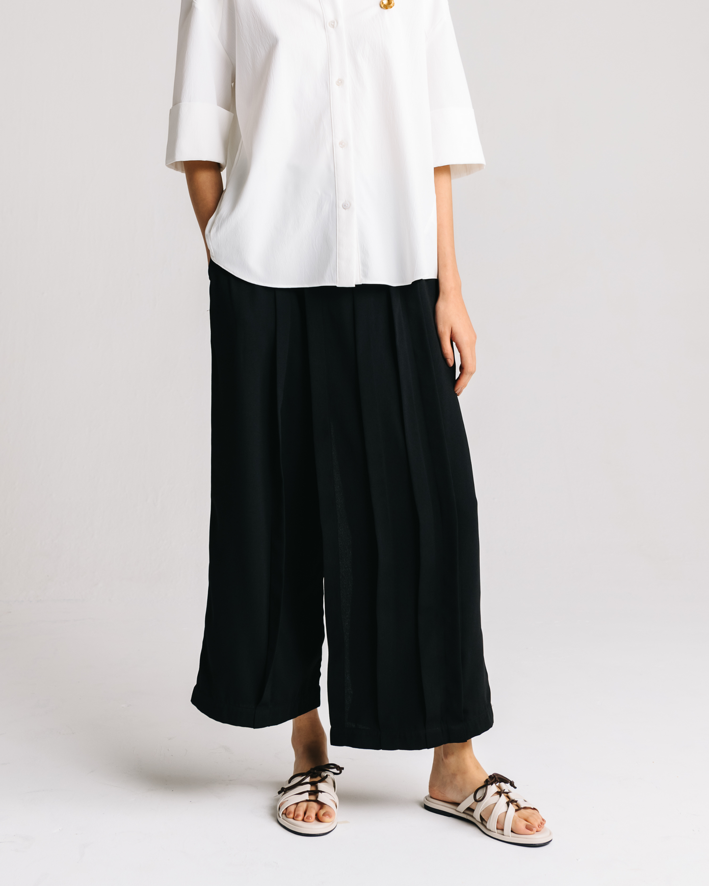 Pleat-Paneled Pants (Black)