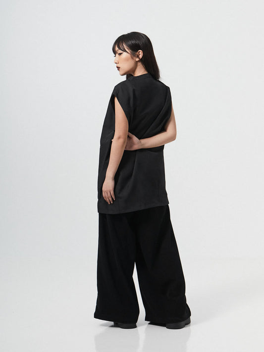 SOPHISTICATED PLEAT SLEEVELESS | BLACK