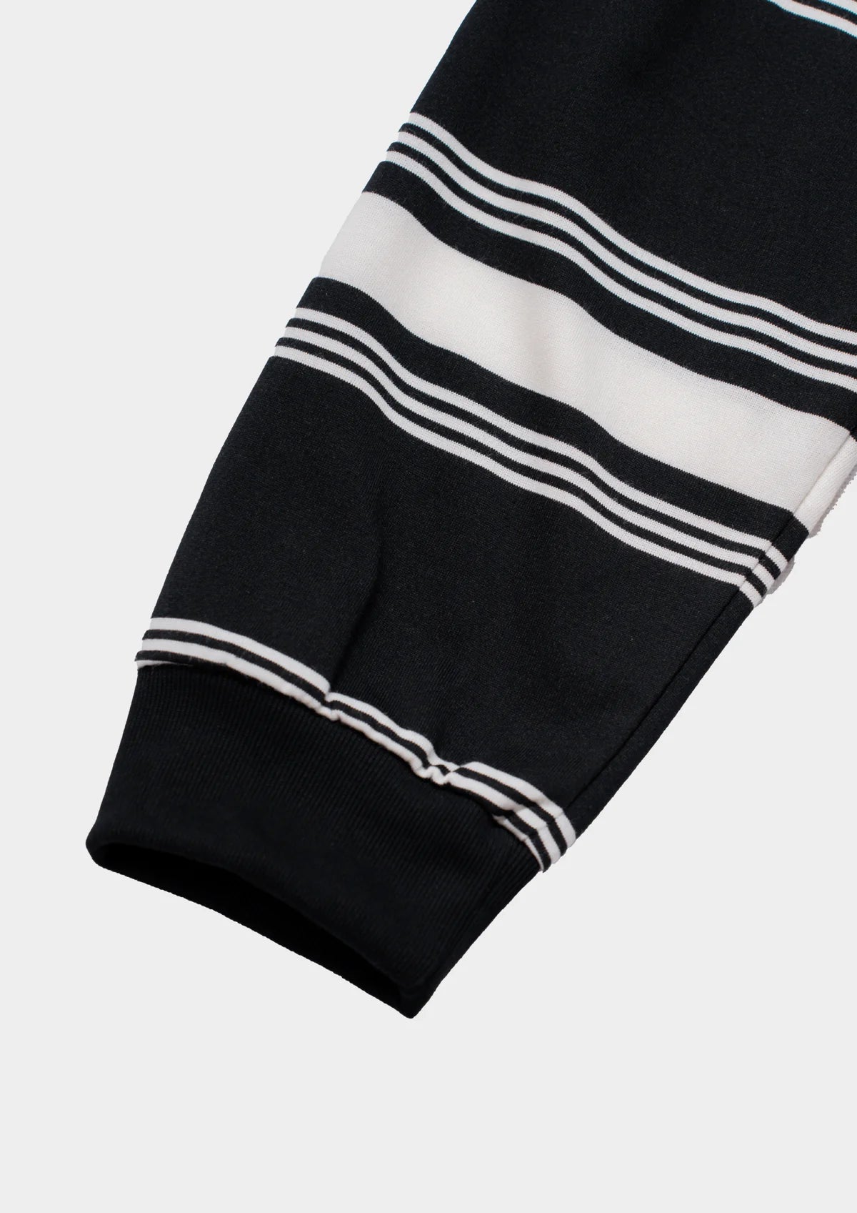 LOGO STRIPE CROPPED L/S TEE IN BLACK