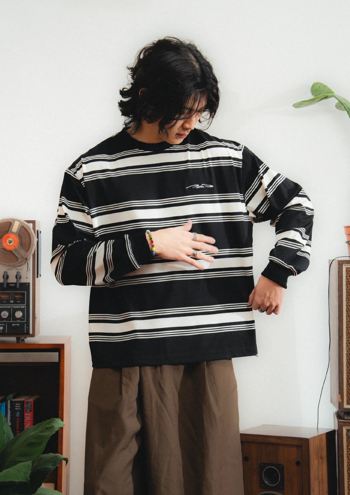 LOGO STRIPE CROPPED L/S TEE IN BLACK