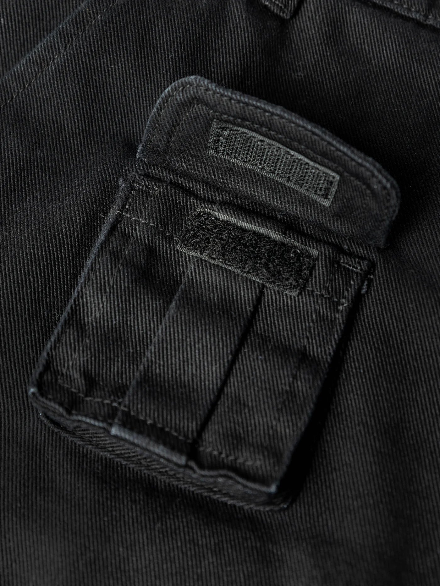 OVER KNEE CARGO SHORTS