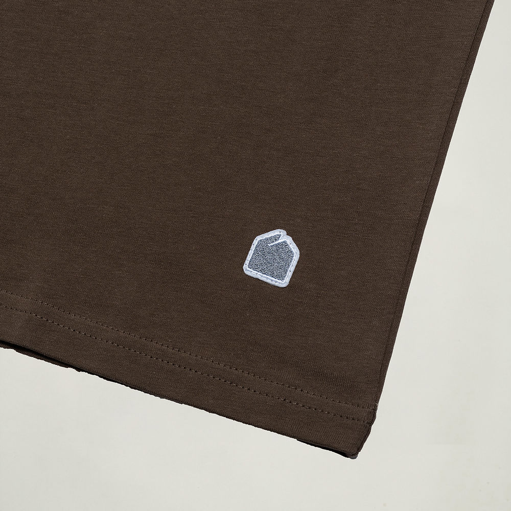 STACKS TEE - DARK BROWN