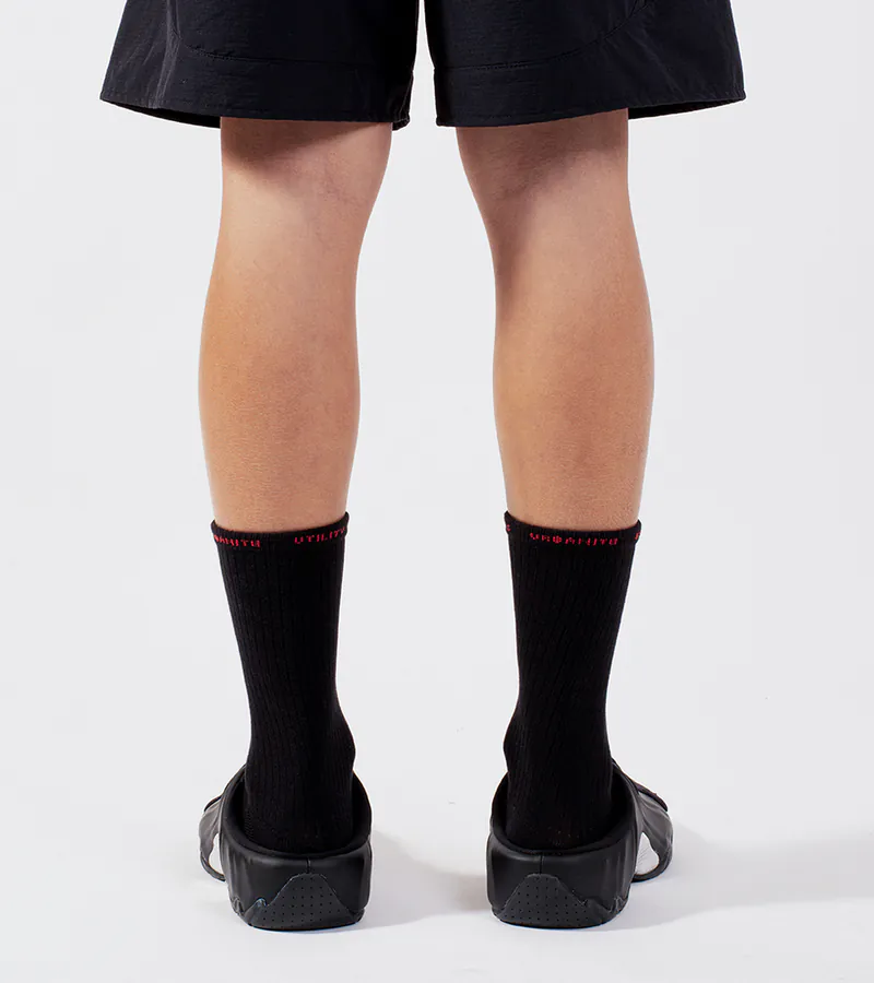 Black - Essential Mid Socks