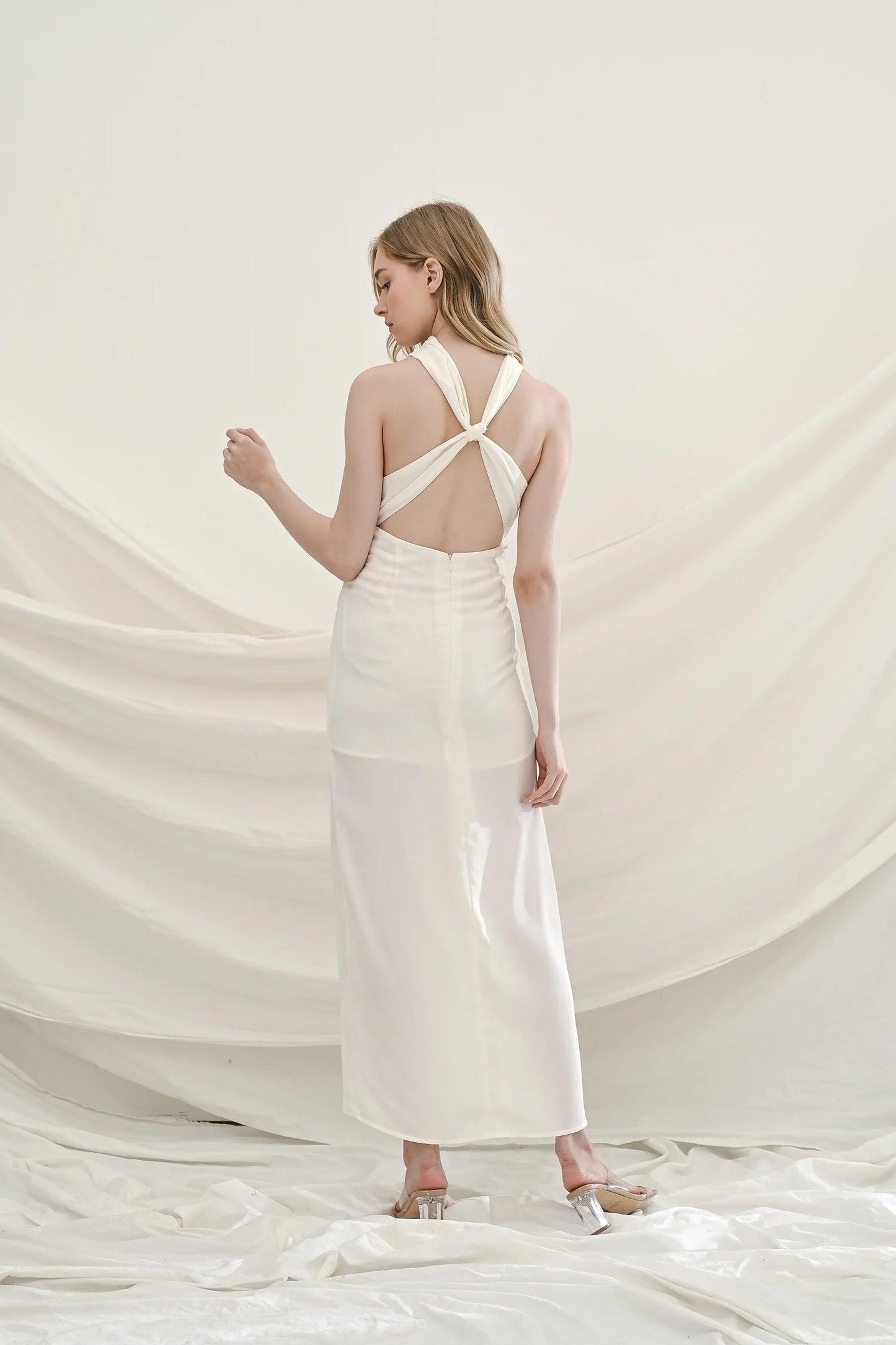 WHITE SWAN