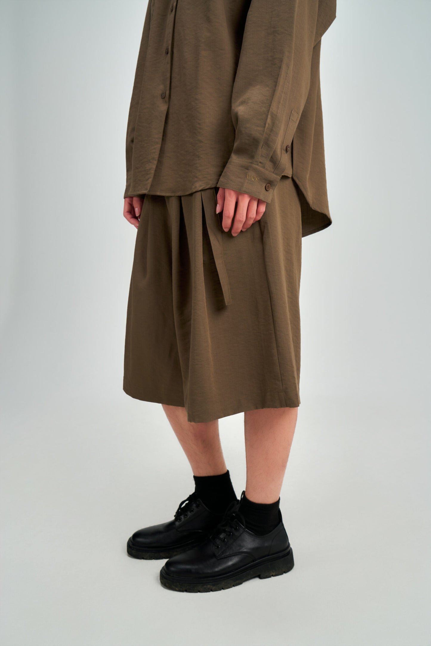 Gender Neutral Pleated Belted Short (Tea)
