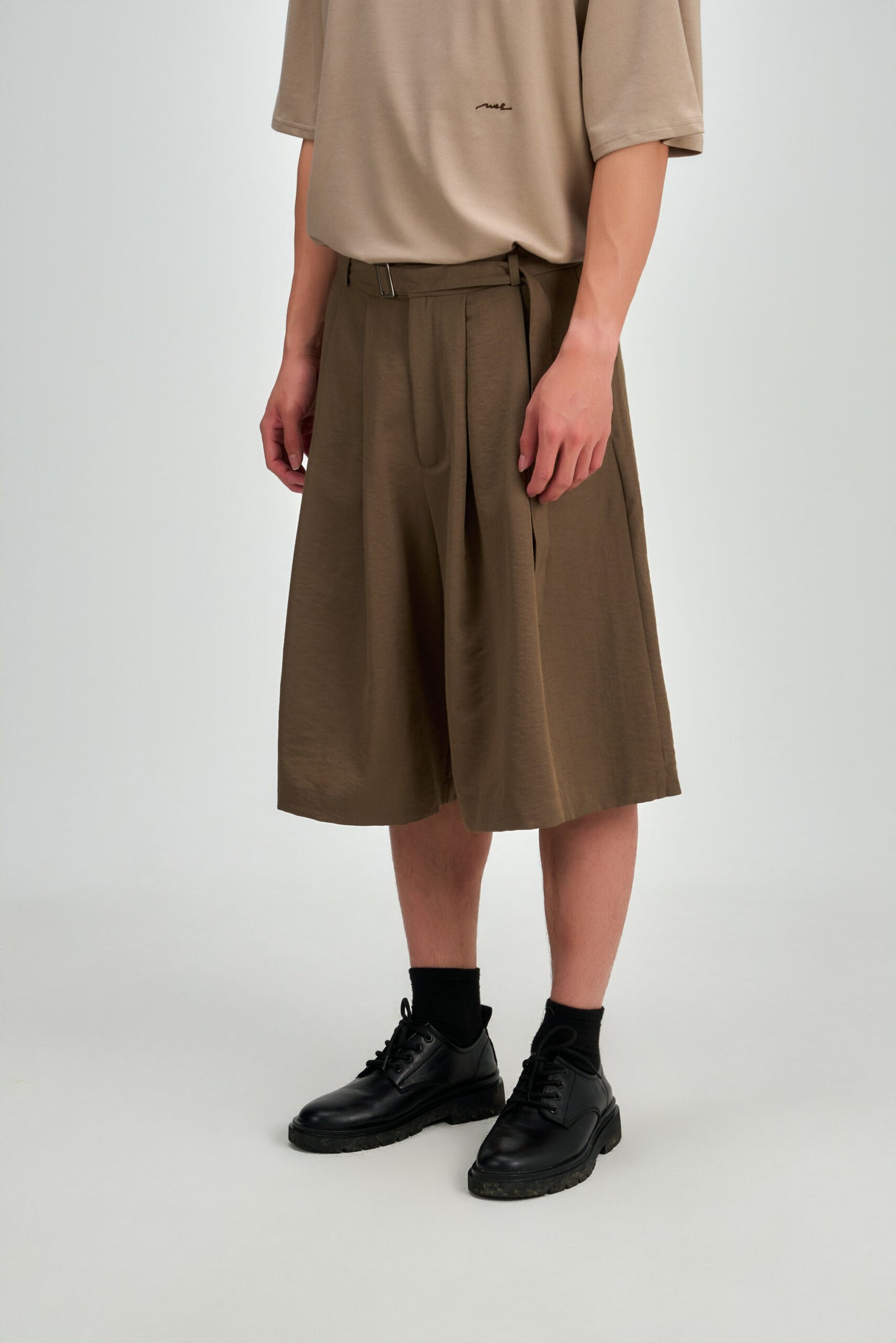 Gender Neutral Pleated Belted Short (Tea)