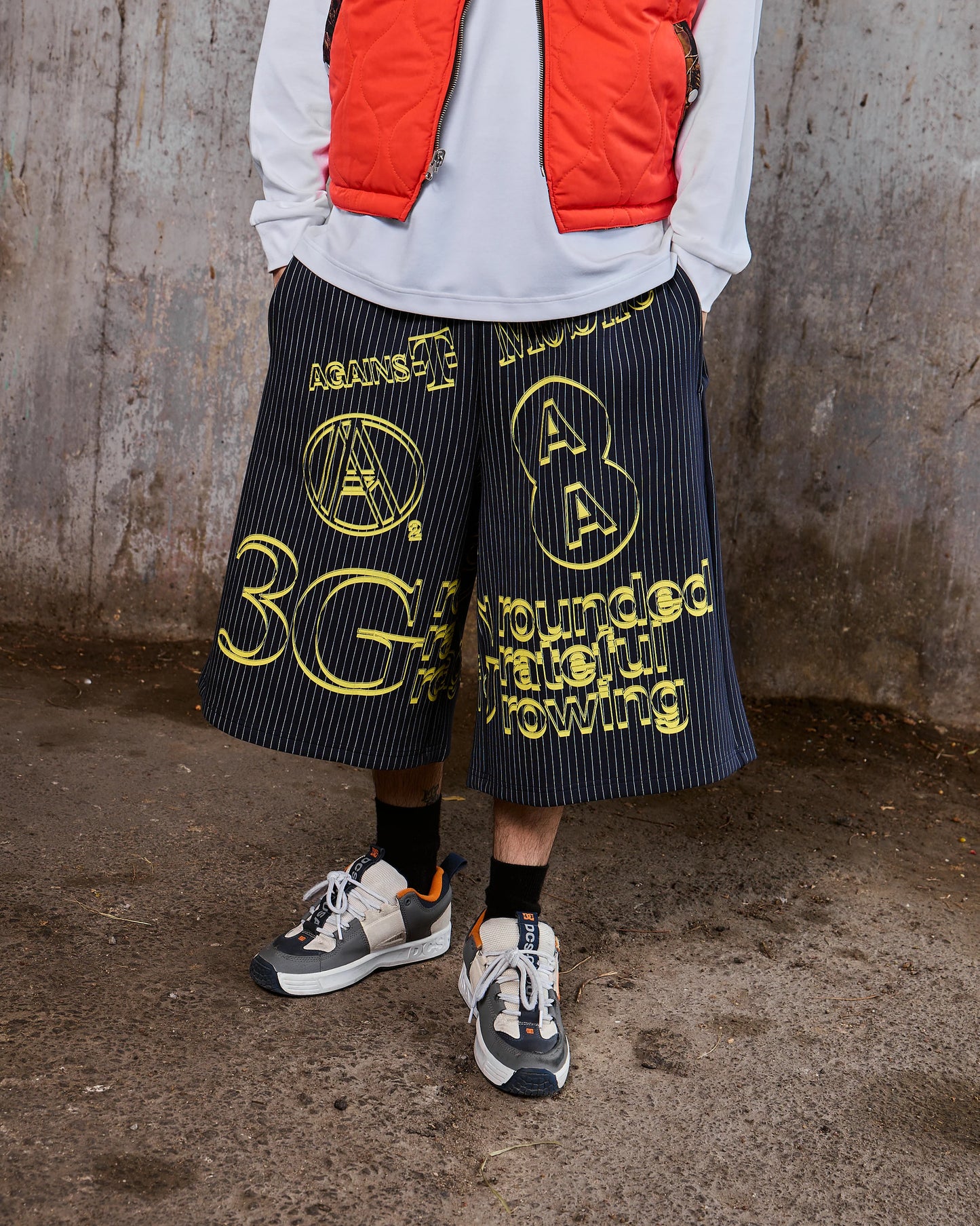 MOBILE SWEAT SHORTS