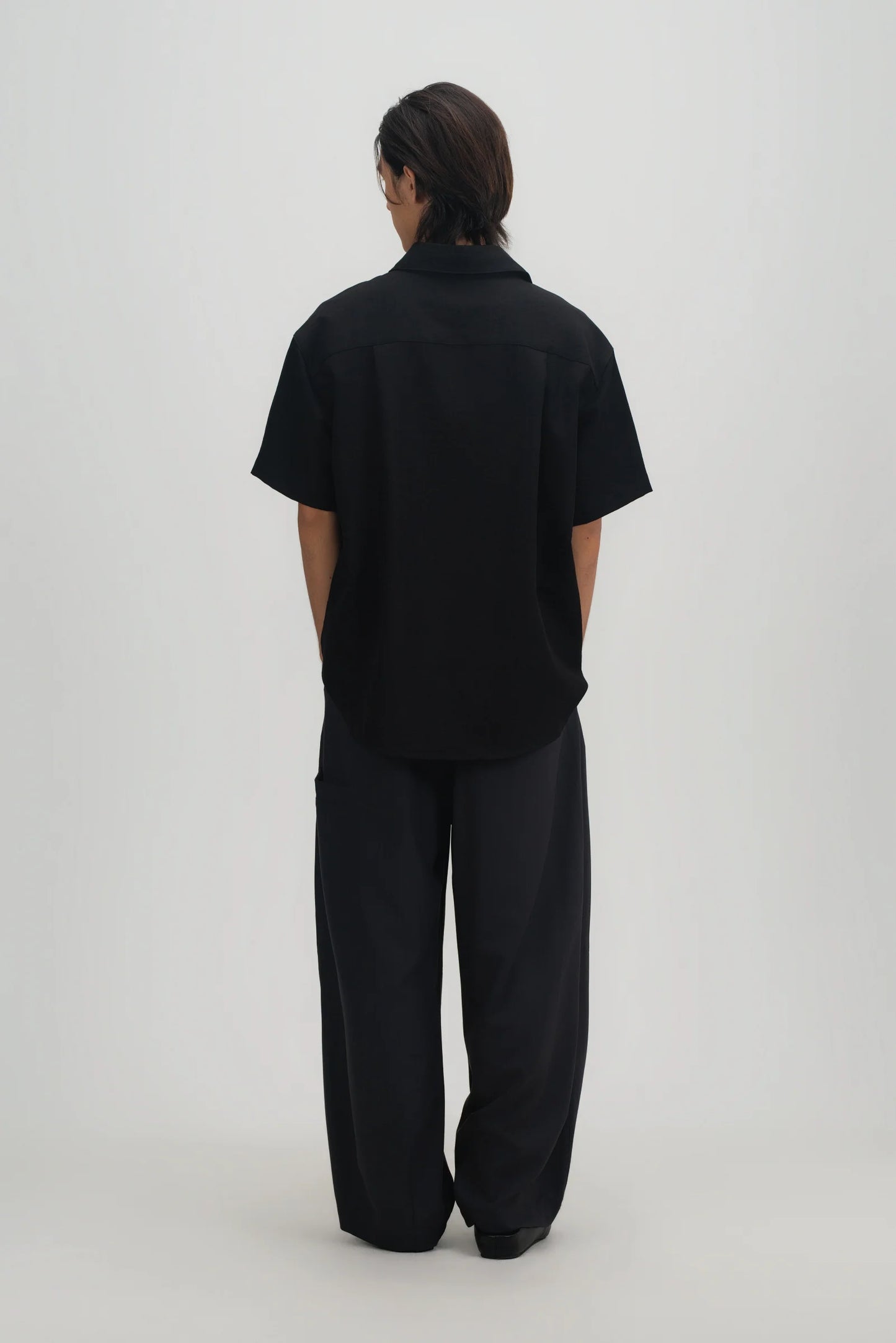 Gender Neutral Drape Neck Short-Sleeve Shirt (Black)
