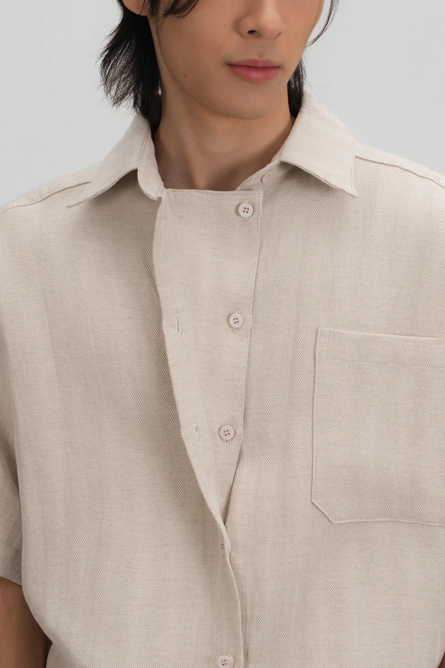 Gender Neutral Drape Neck Short-Sleeve Shirt (Linen Beige)